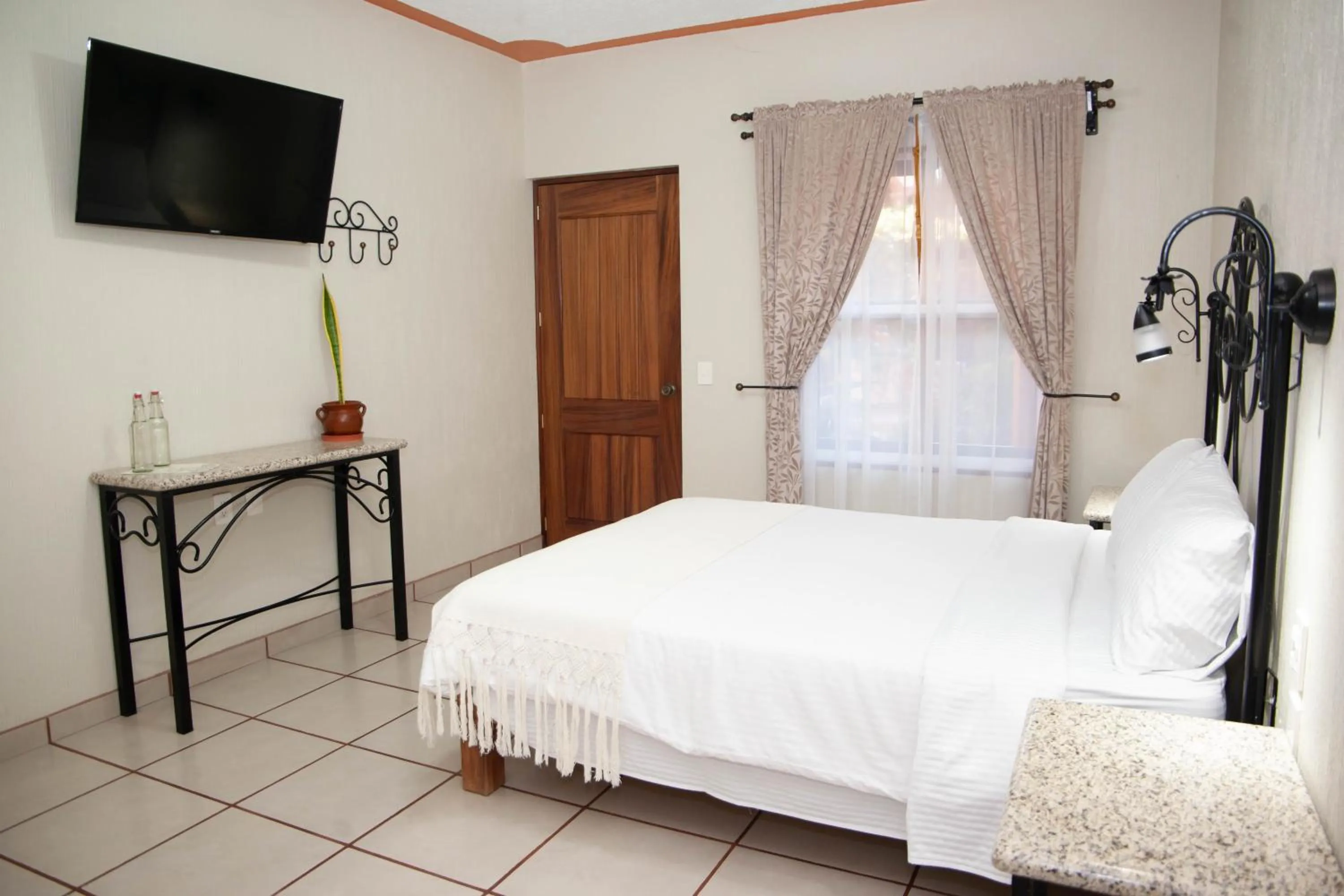 Bed in Encanto de la Sierra Hotel