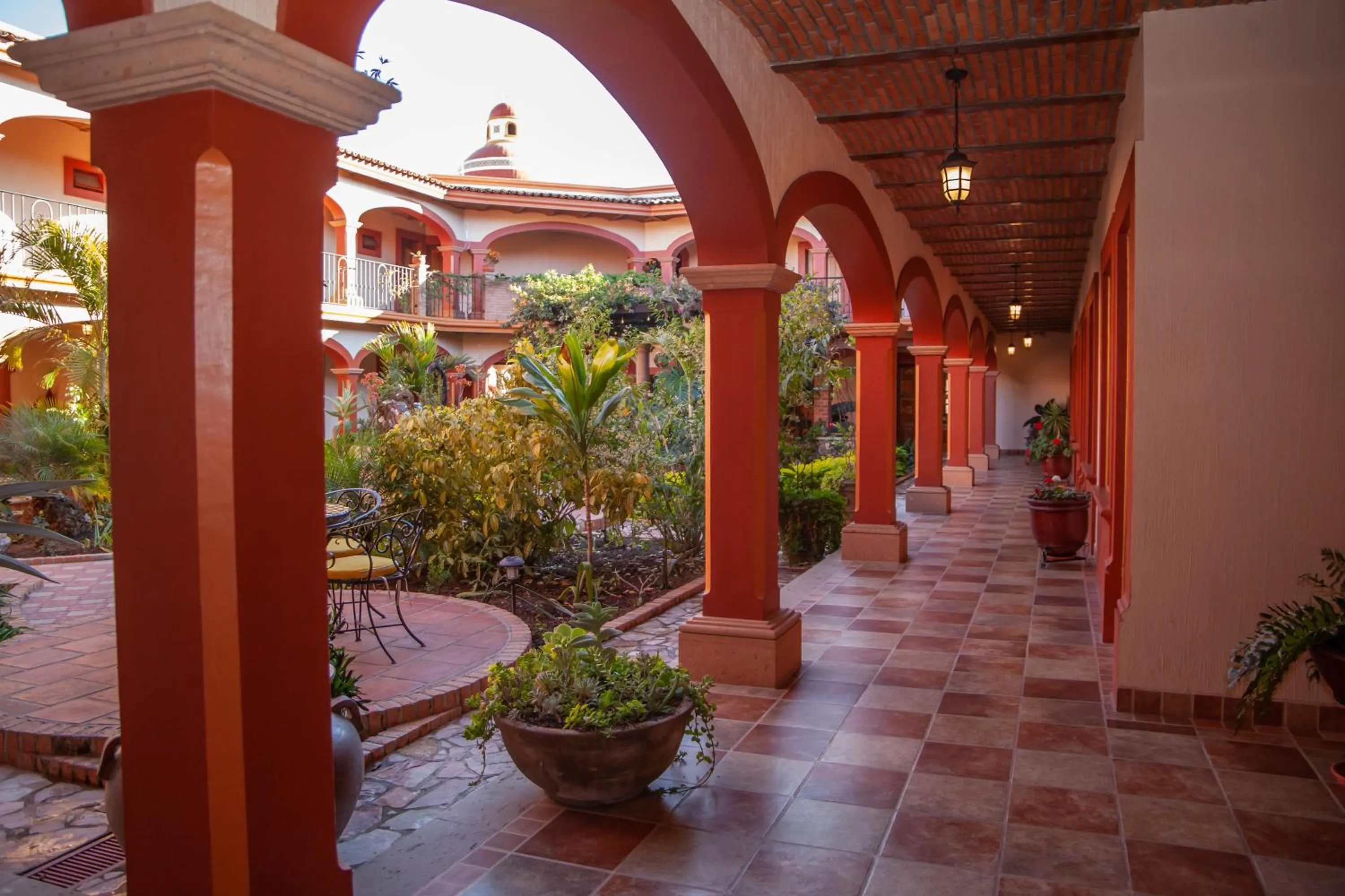Patio in Encanto de la Sierra Hotel