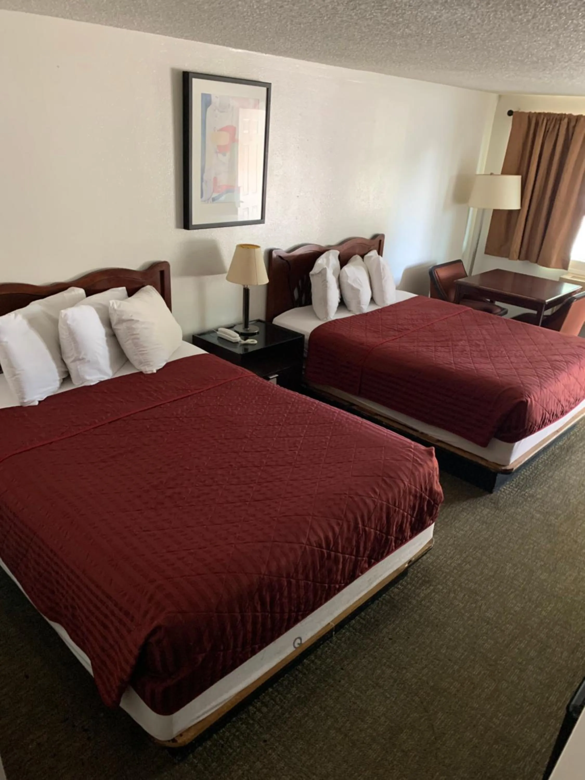 Bed in Smokey Point Motor Inn