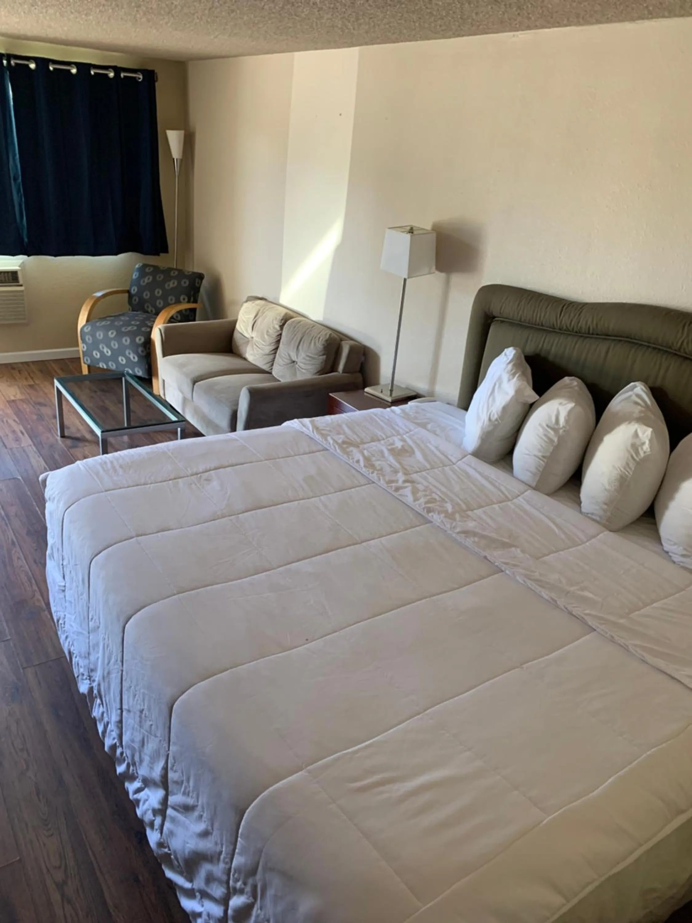 Bed in Smokey Point Motor Inn