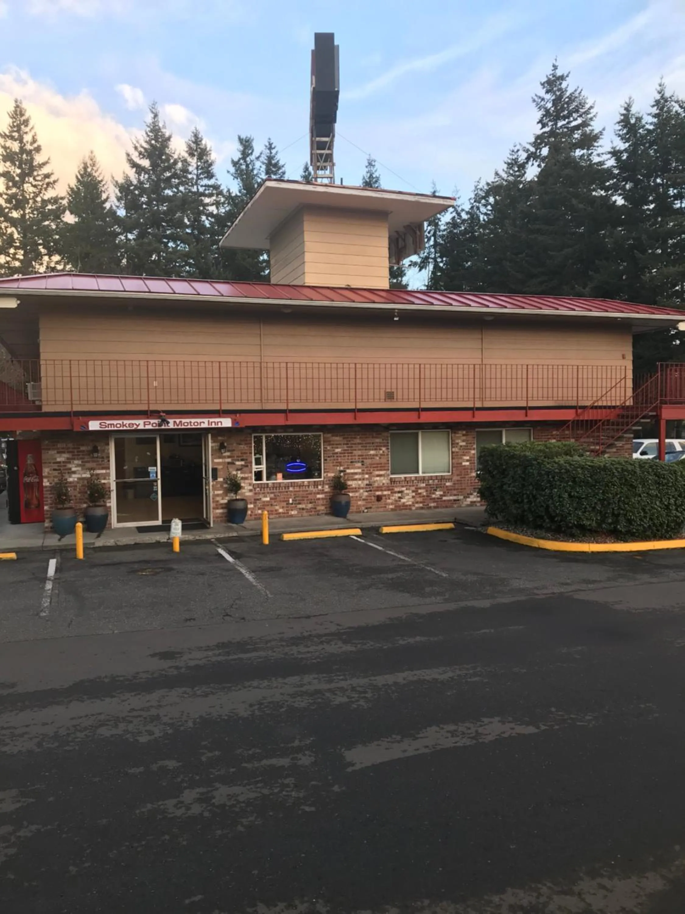 Property building in Smokey Point Motor Inn