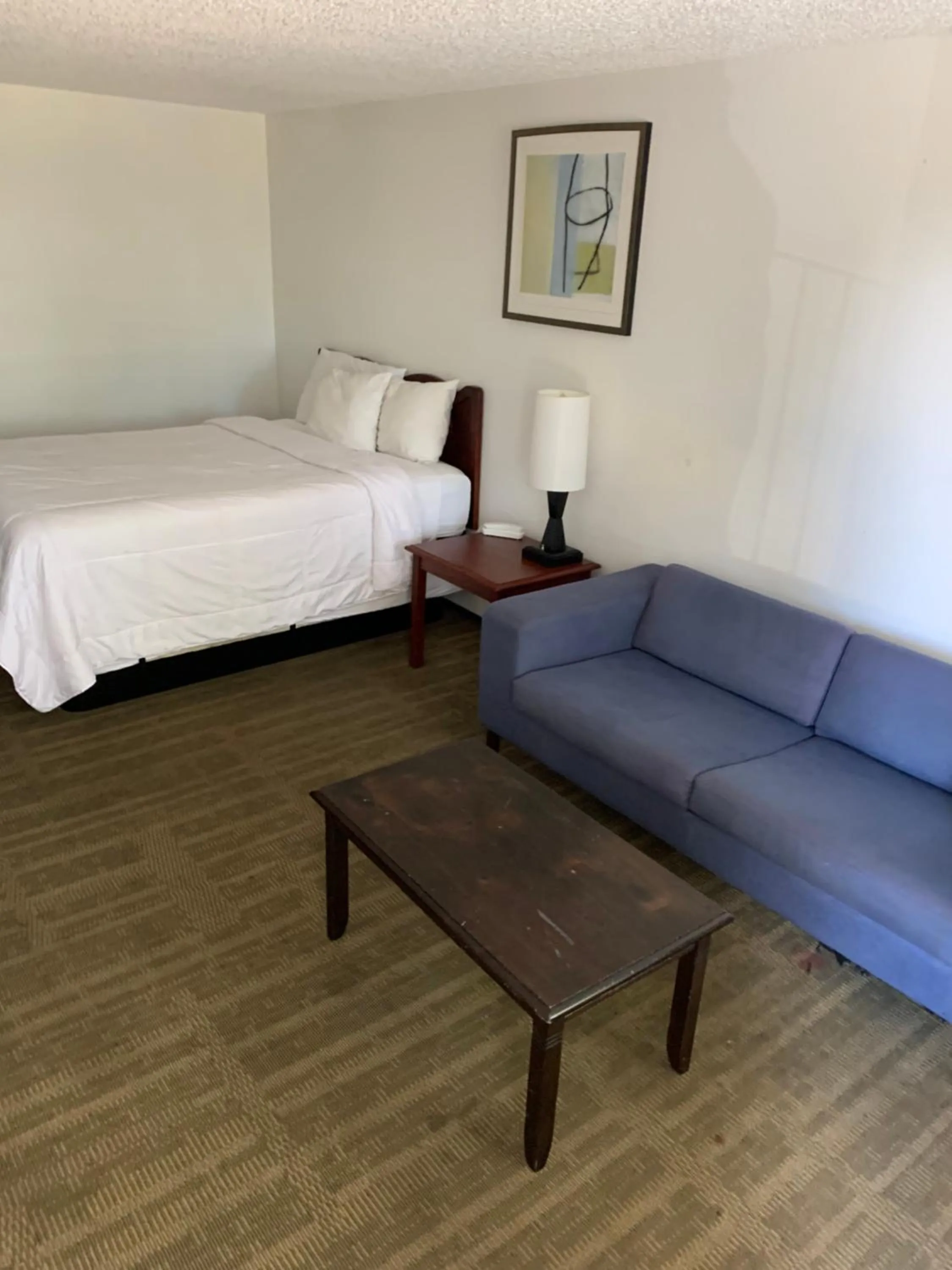 Bed in Smokey Point Motor Inn