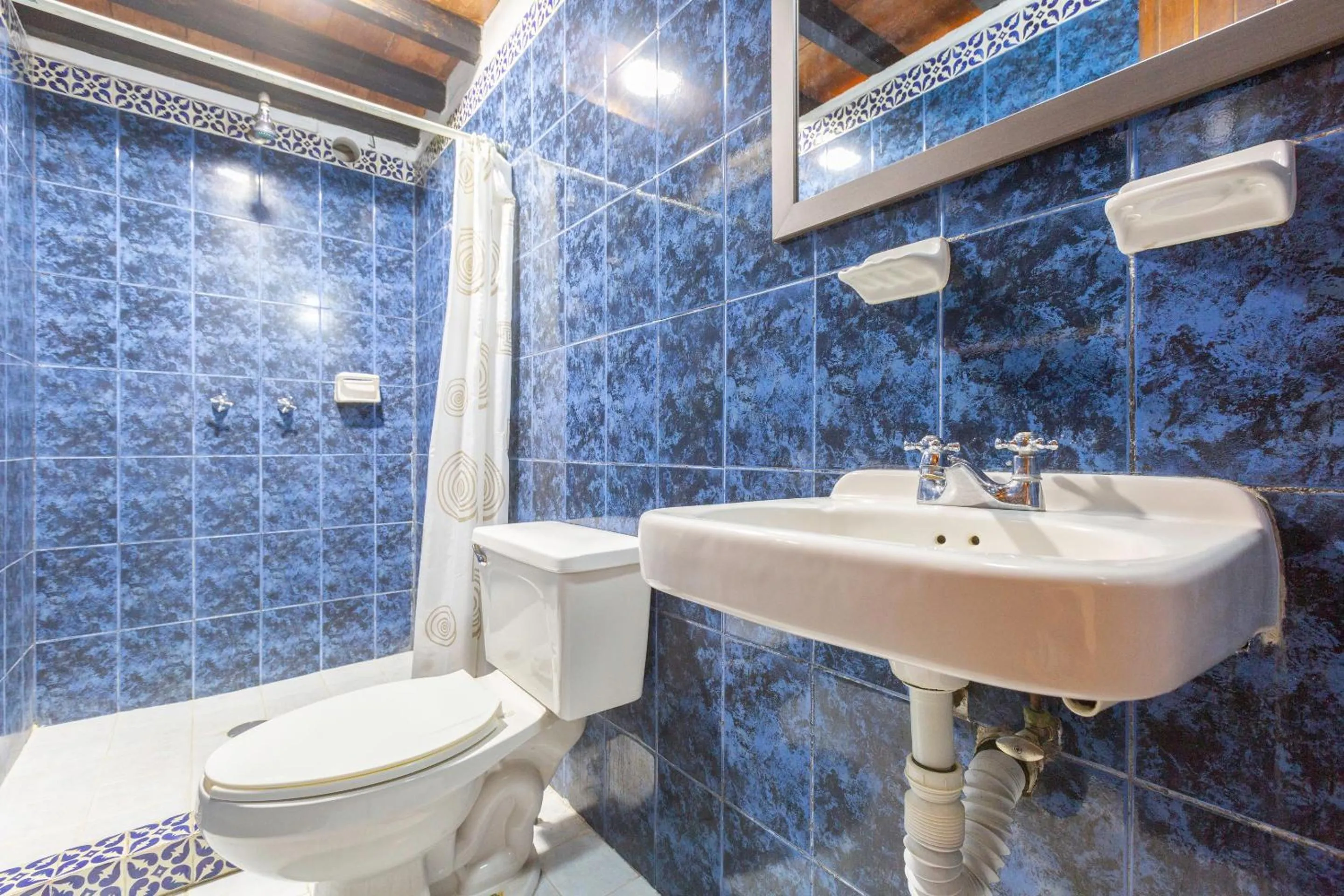 Bathroom in Capital O Posada La Casa De La Tia, Oaxaca