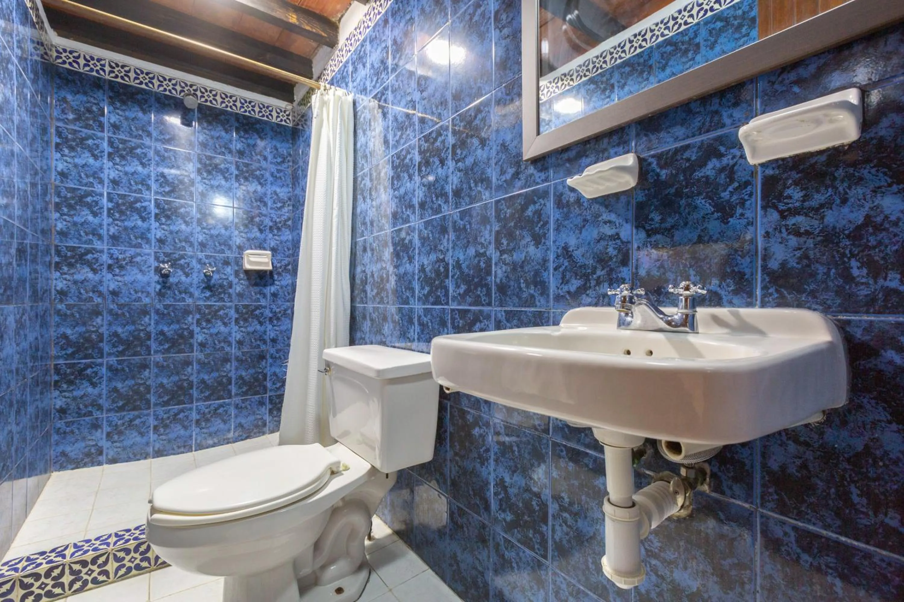 Bathroom in Capital O Posada La Casa De La Tia, Oaxaca