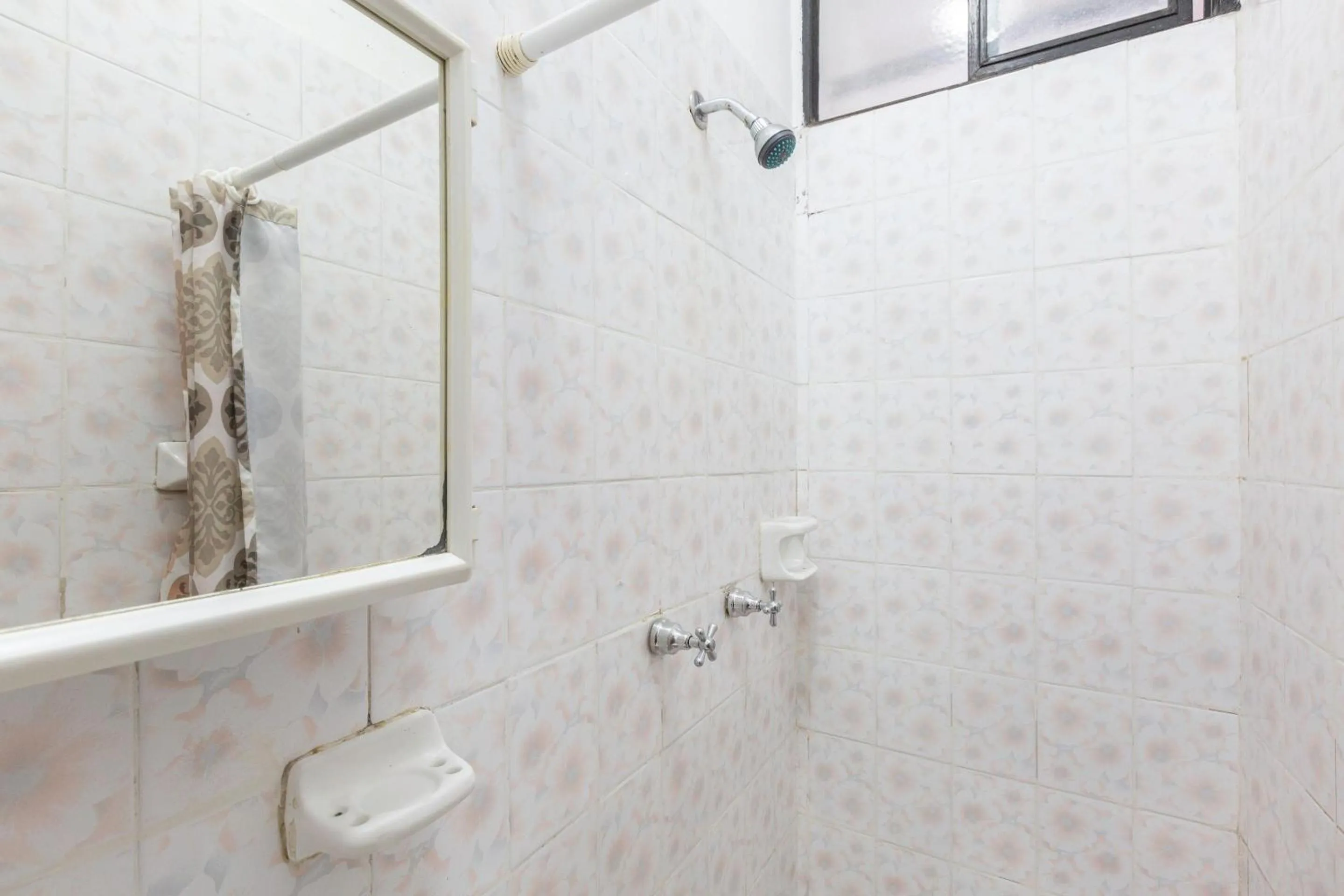 Bathroom in Capital O Posada La Casa De La Tia, Oaxaca