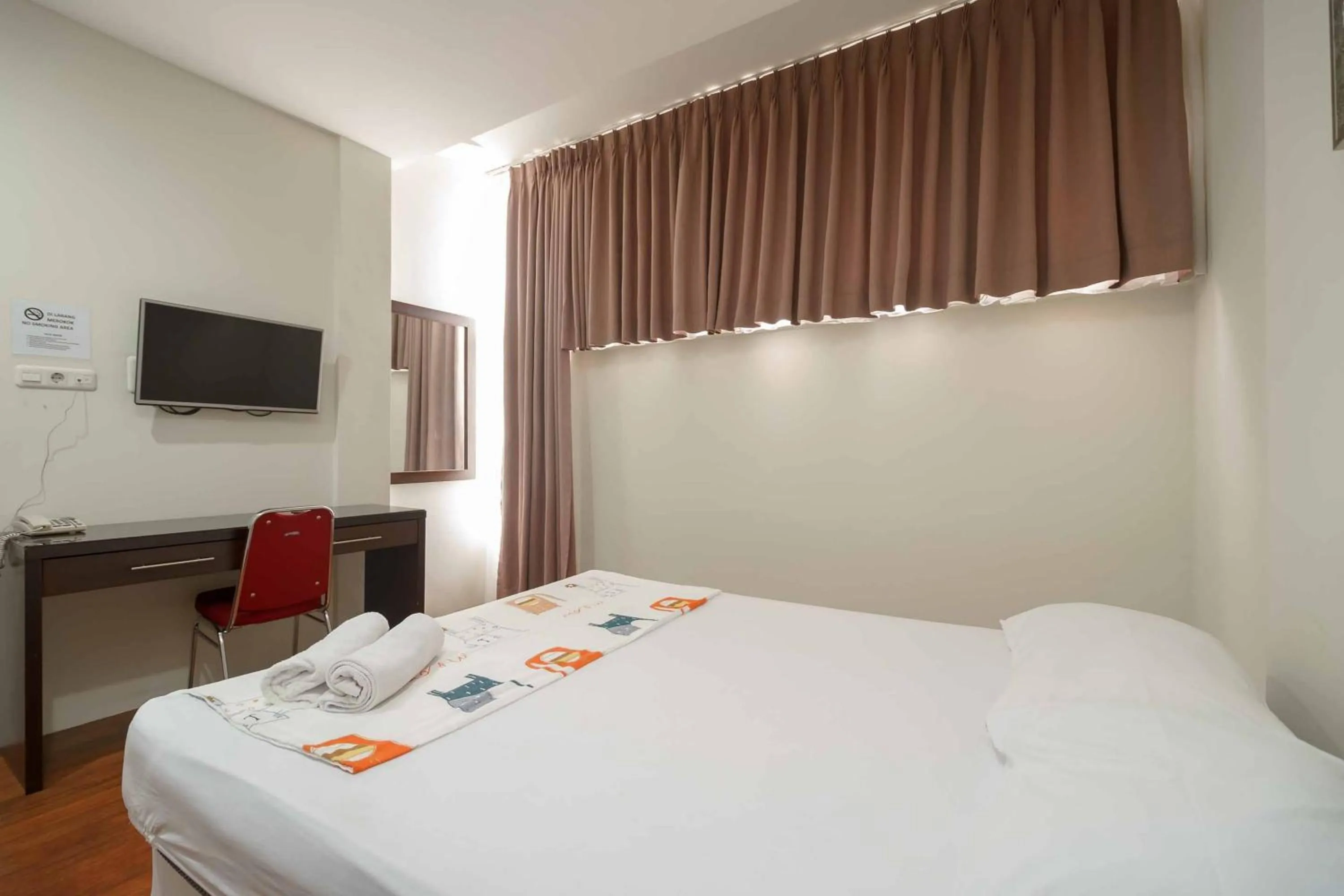 Bedroom, Bed in Avalon Karawaci Mitra RedDoorz