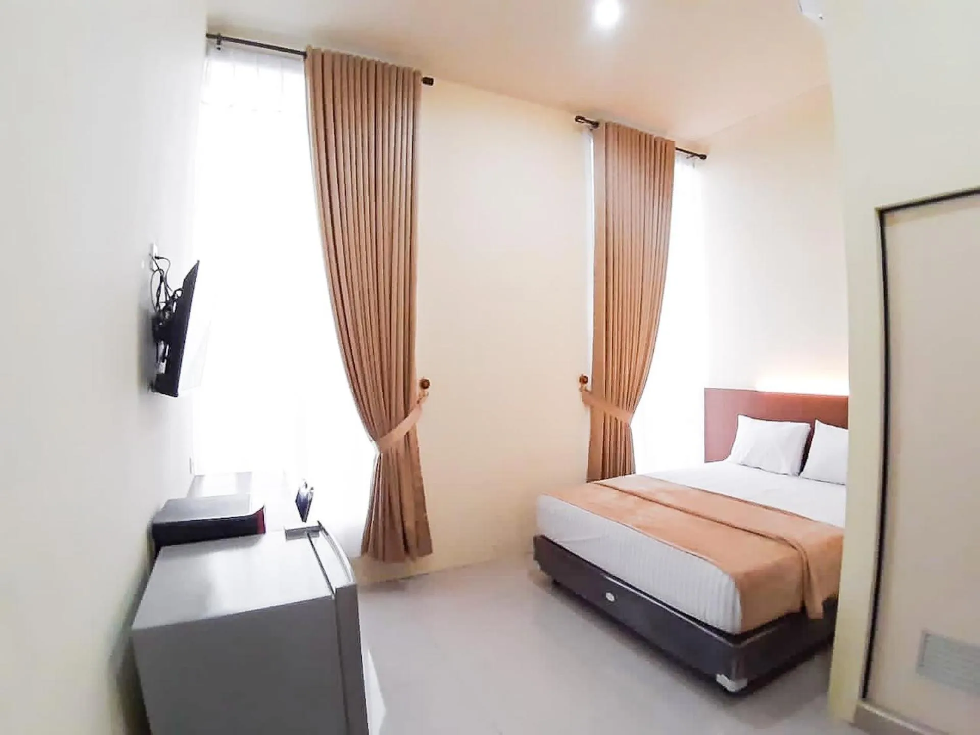 Bed in RedDoorz Syariah near Transmart Jambi 2