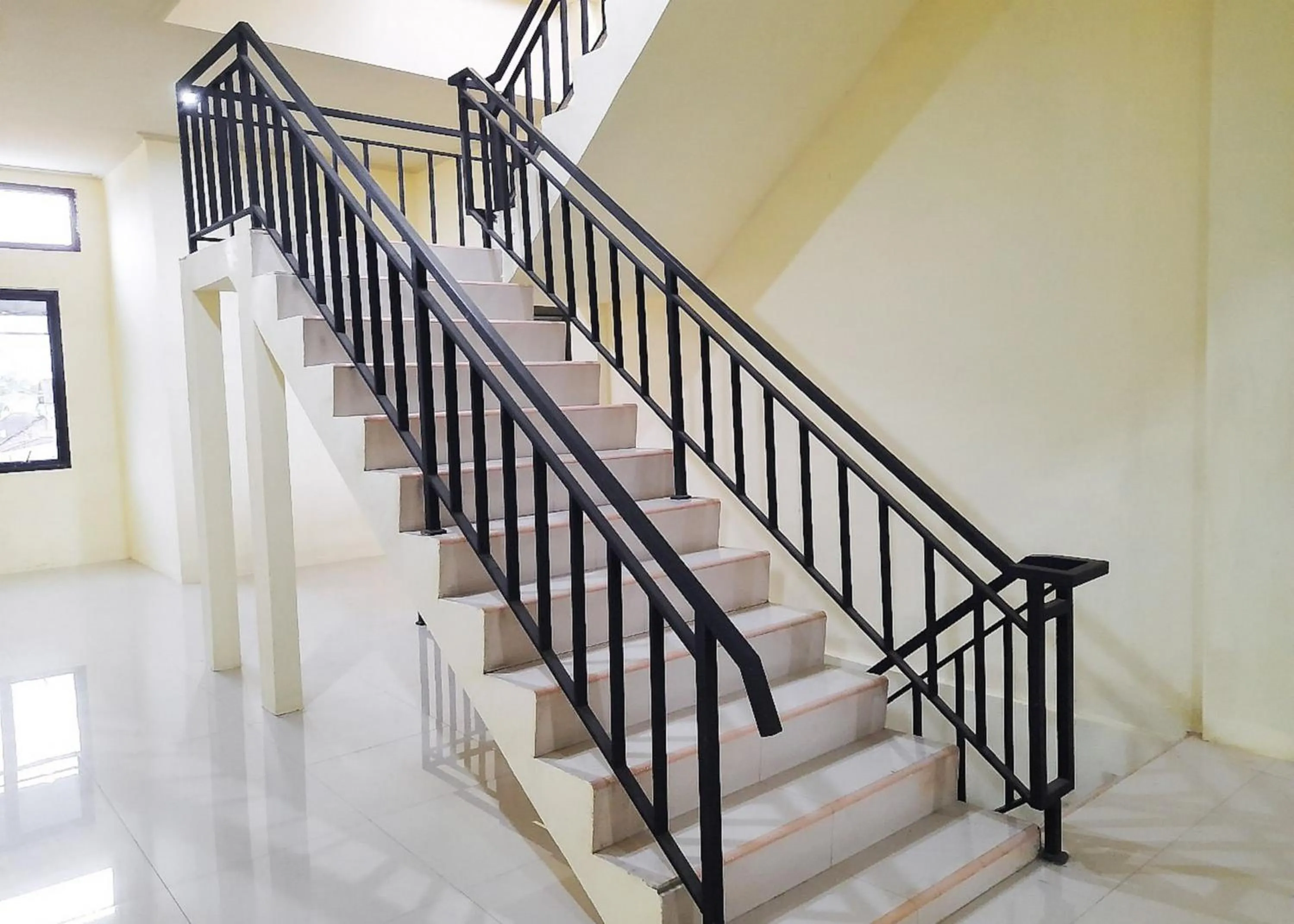 Facade/entrance in RedDoorz Syariah near Transmart Jambi 2