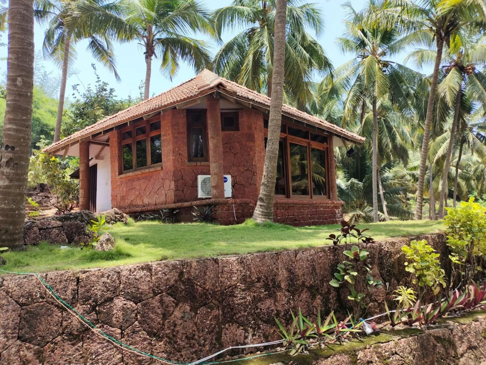 Property building in Soneca Cola