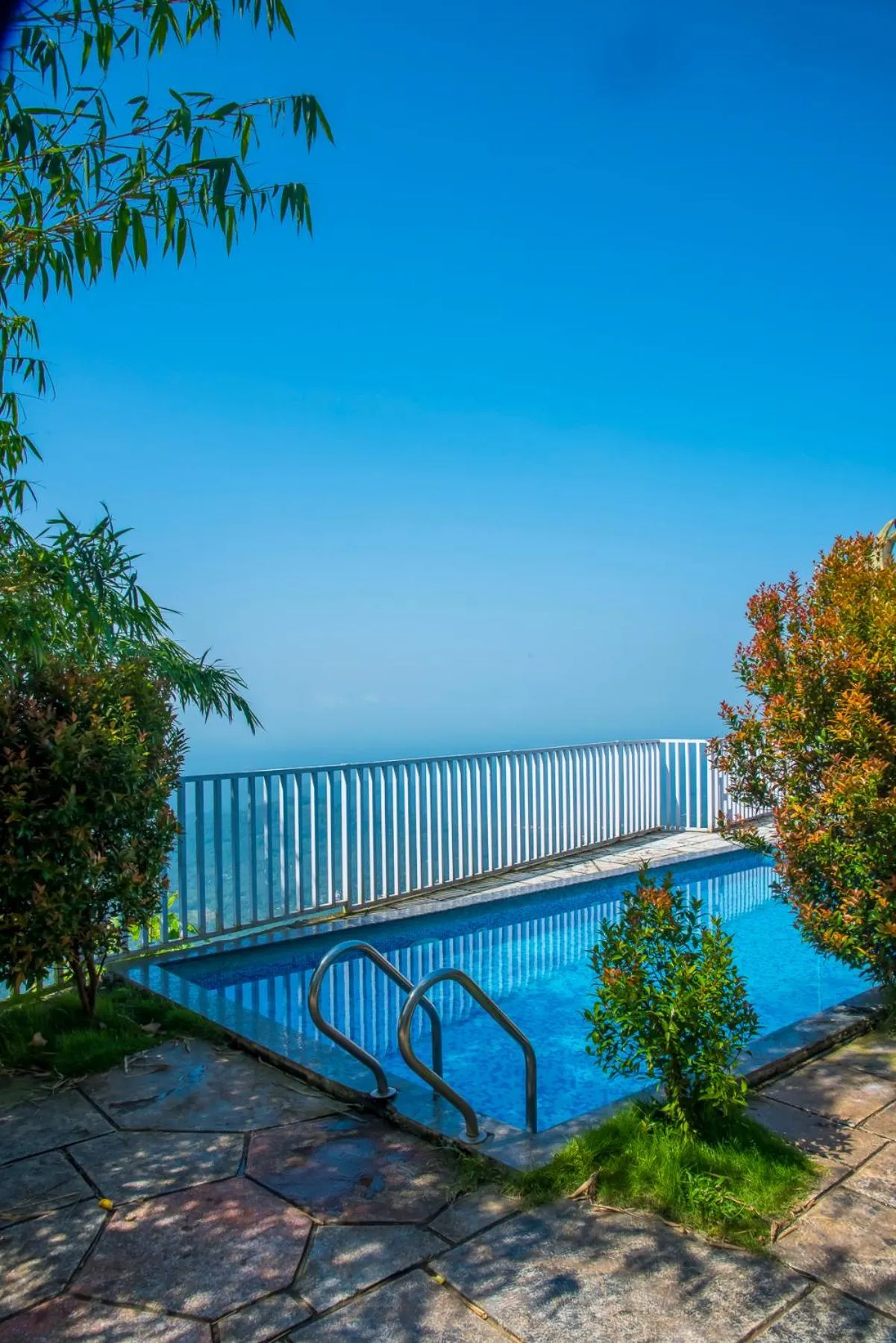 Swimming pool in CHILLAX Resorts Palakkayam THATTU
