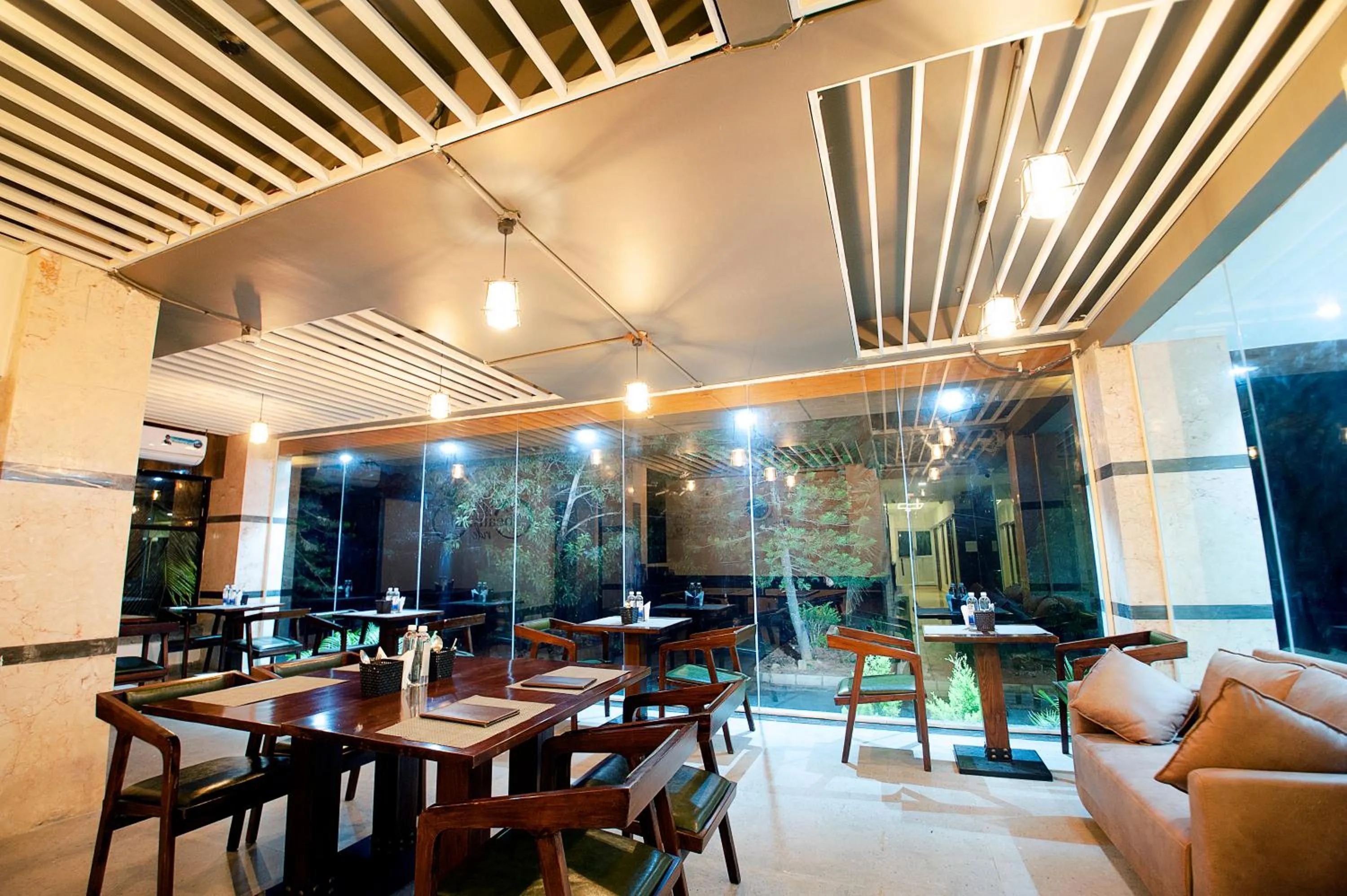Restaurant/places to eat in ABM Boutique Hotel