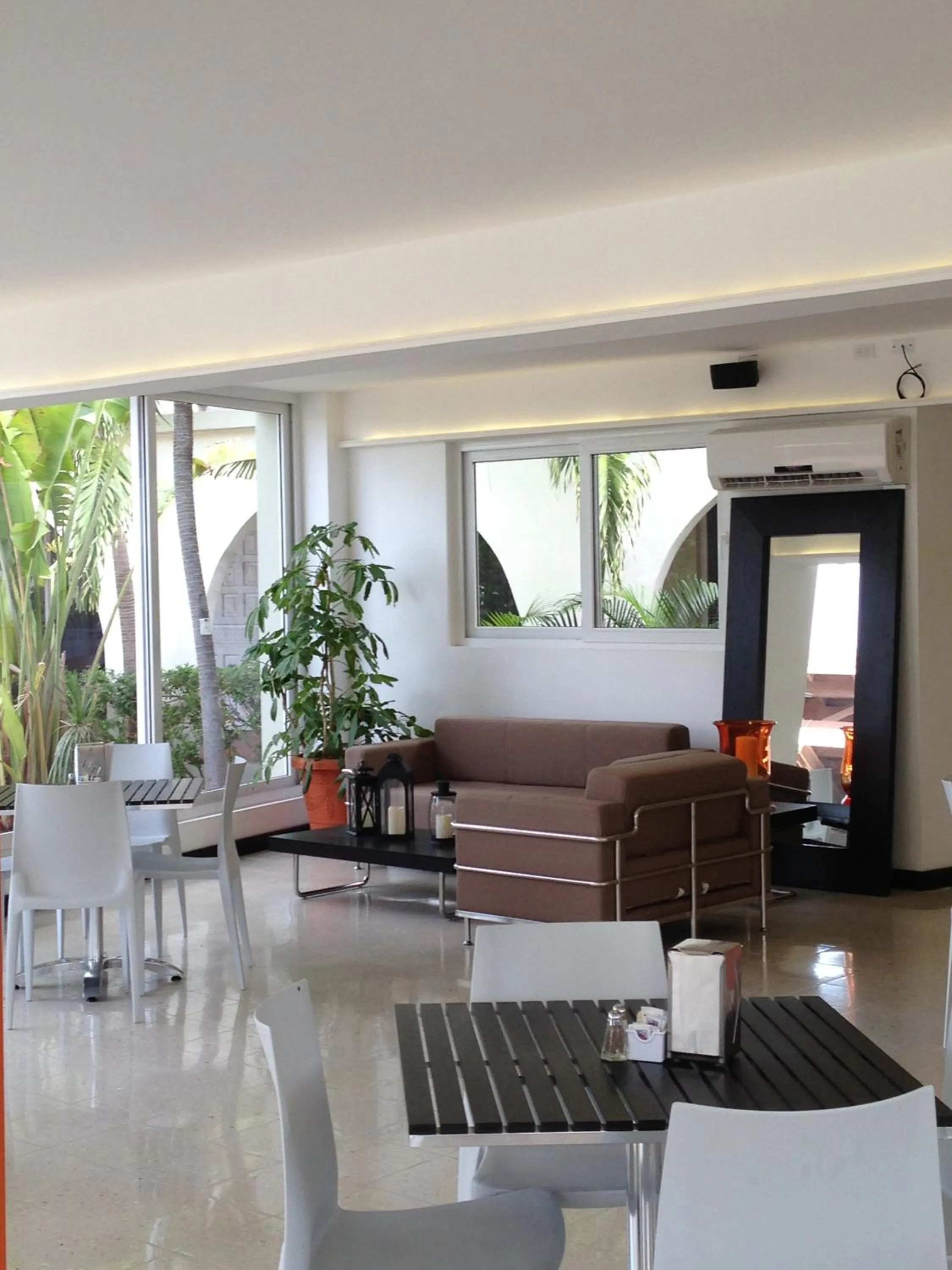 Restaurant/places to eat in Talk of the Town Beach Hotel & Beach Club by GH Hoteles