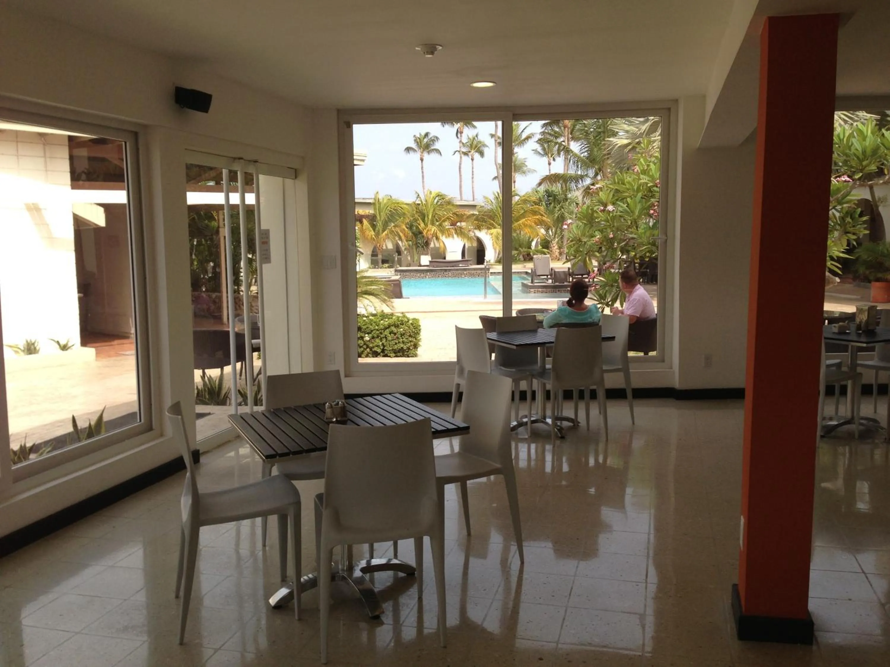 Restaurant/places to eat in Talk of the Town Beach Hotel & Beach Club by GH Hoteles