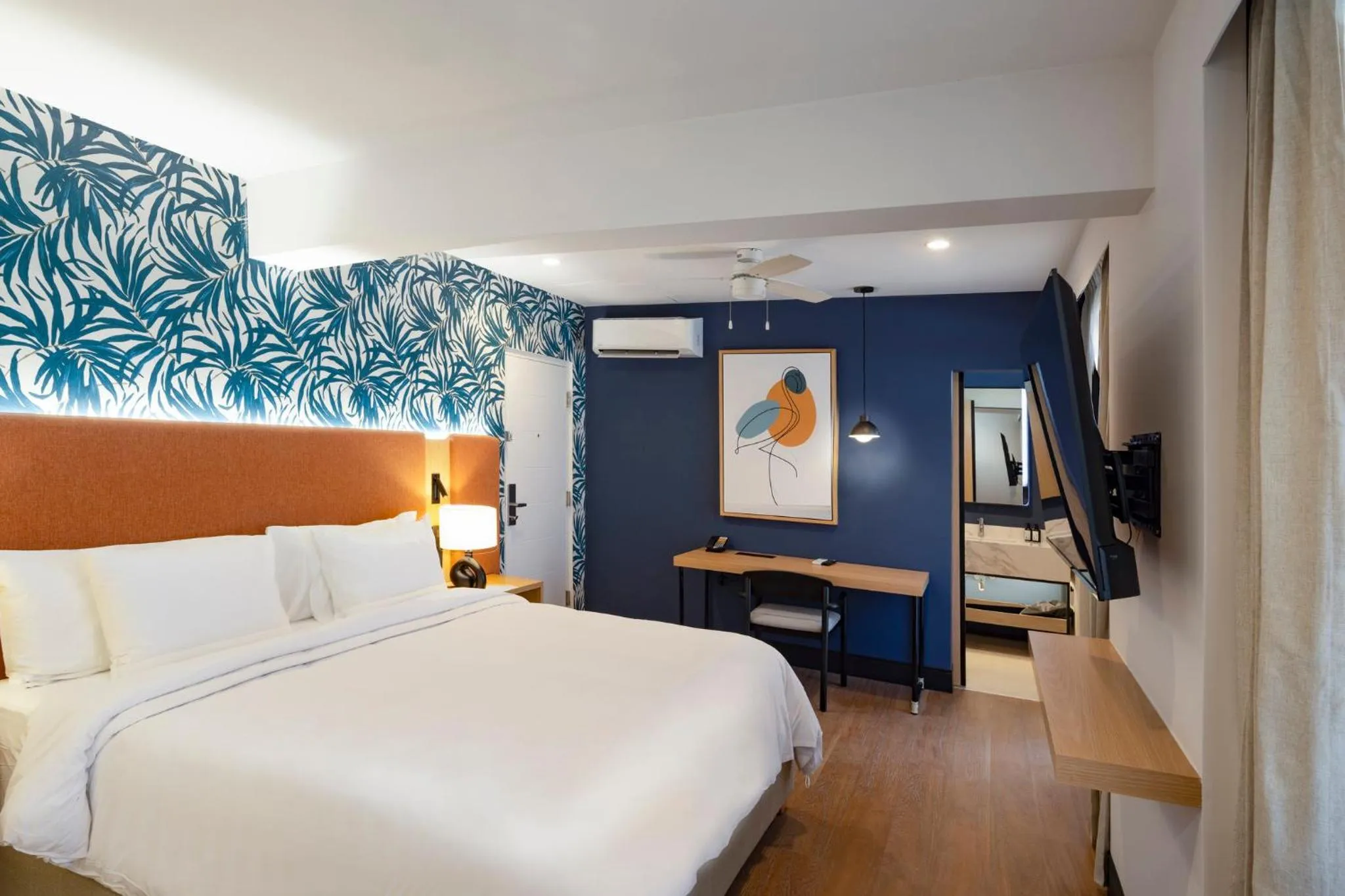 Photo of the whole room, Bed in voco Surfside Aruba by IHG