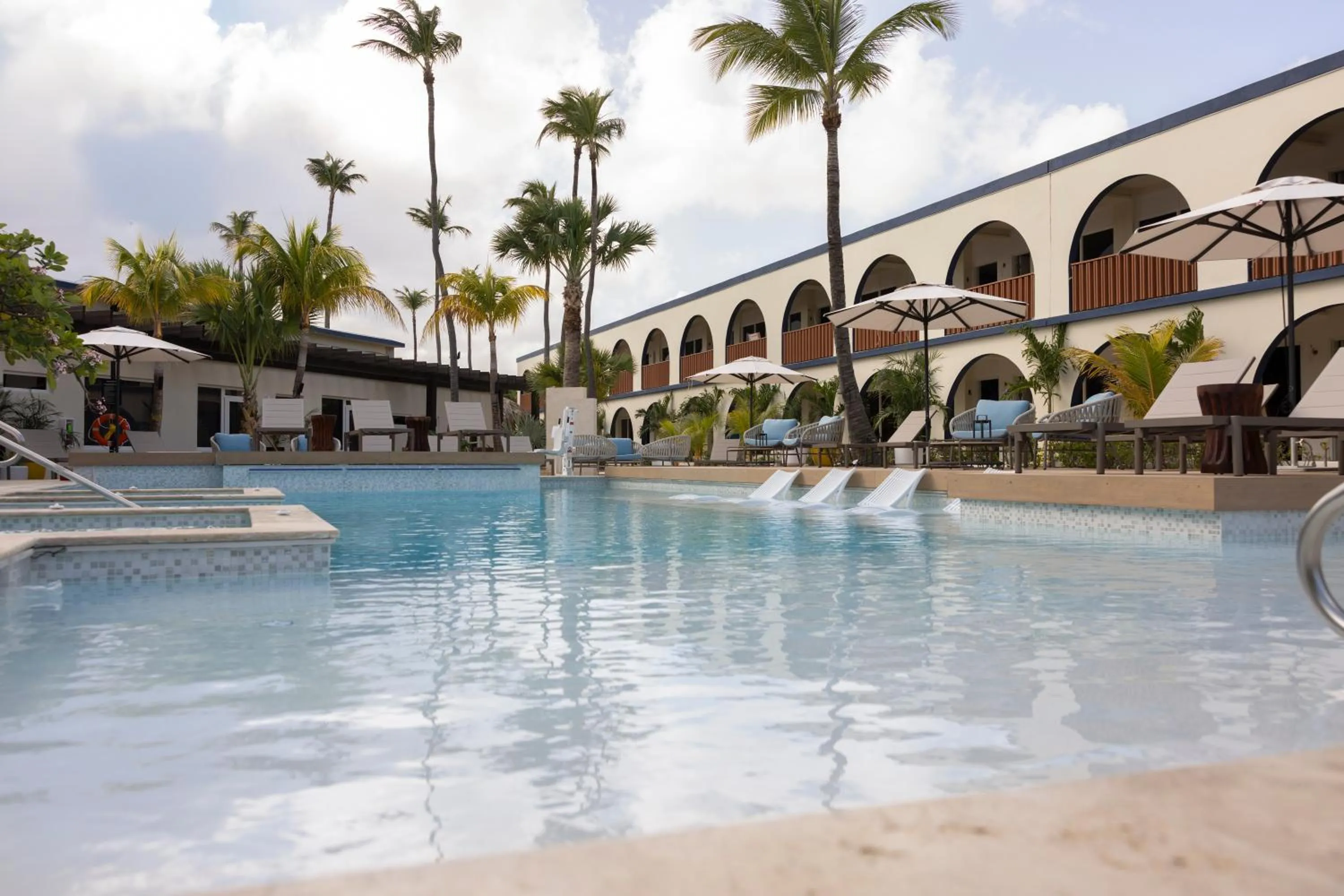 voco Surfside Aruba by IHG