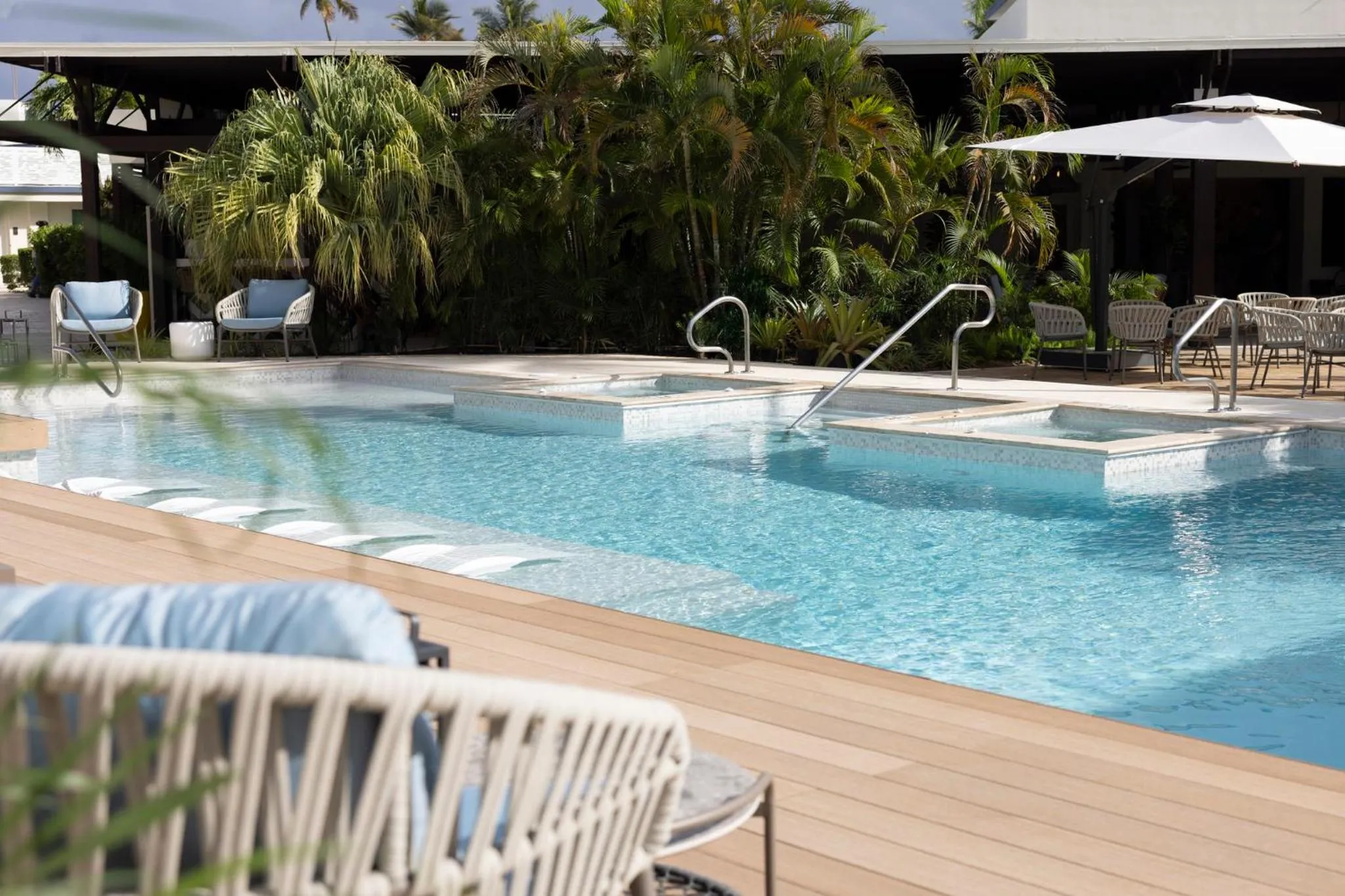 Swimming pool in voco Surfside Aruba by IHG