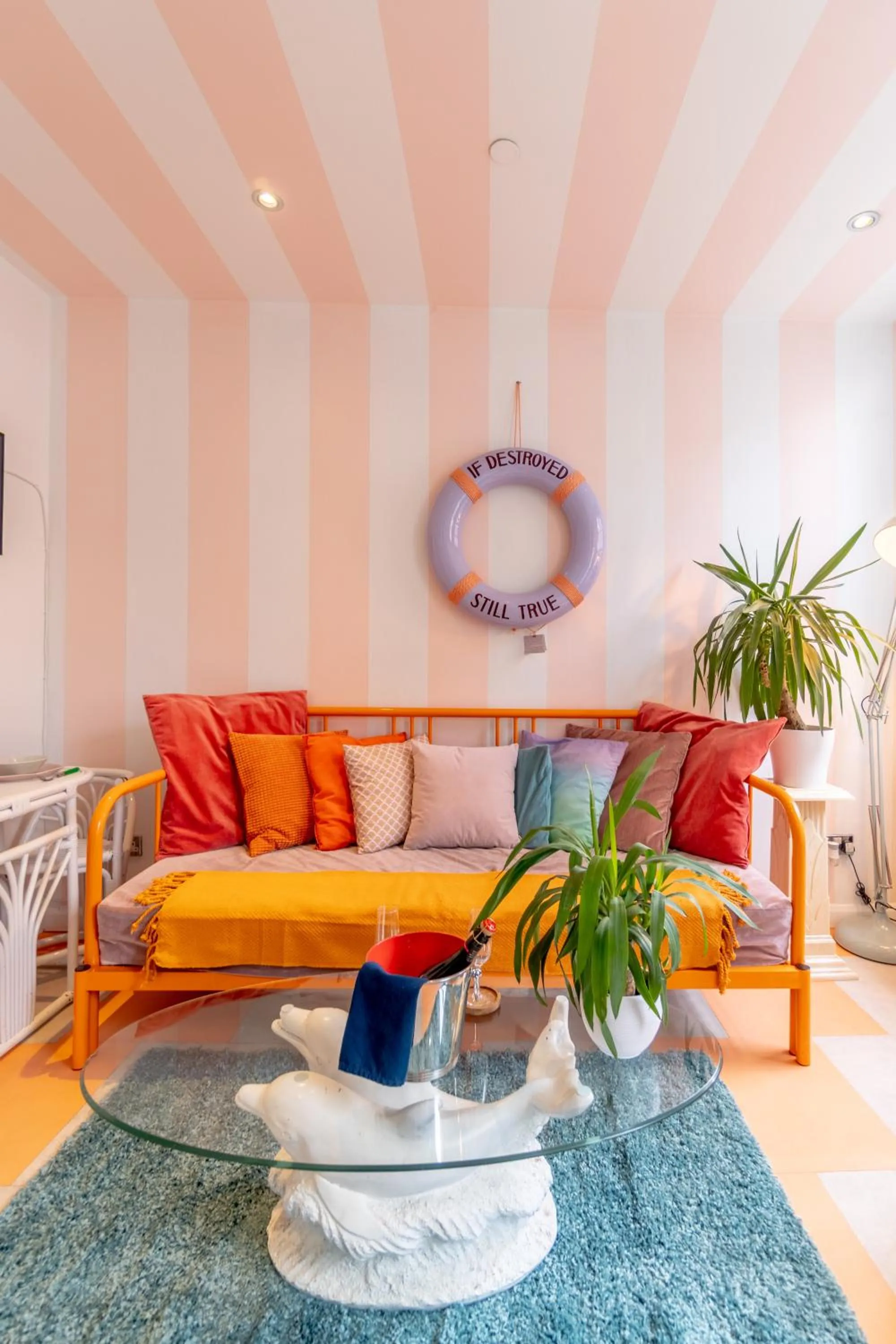 Lounge or bar in The Courtyard Suite by Margate Suites