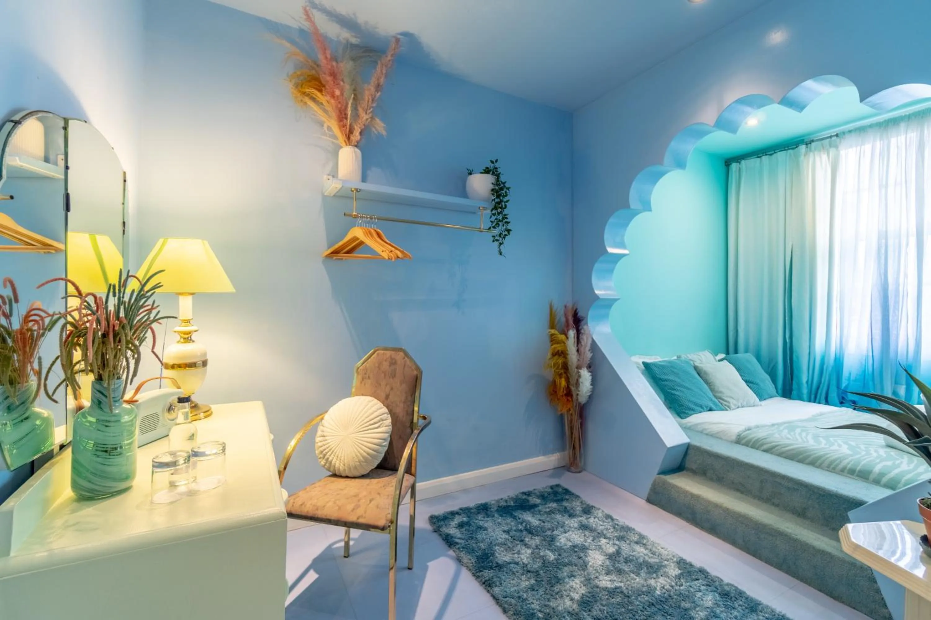 Bedroom, Bed in The Courtyard Suite by Margate Suites