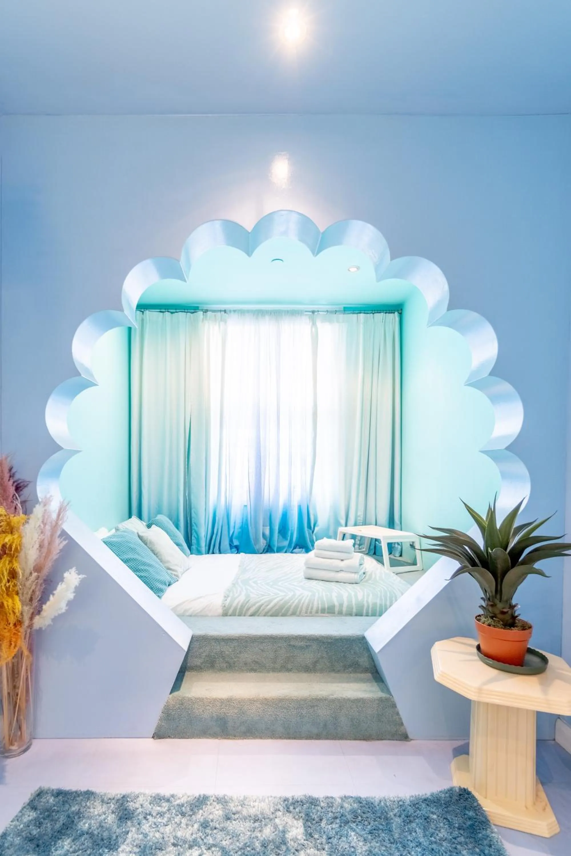 Bedroom, Bed in The Courtyard Suite by Margate Suites