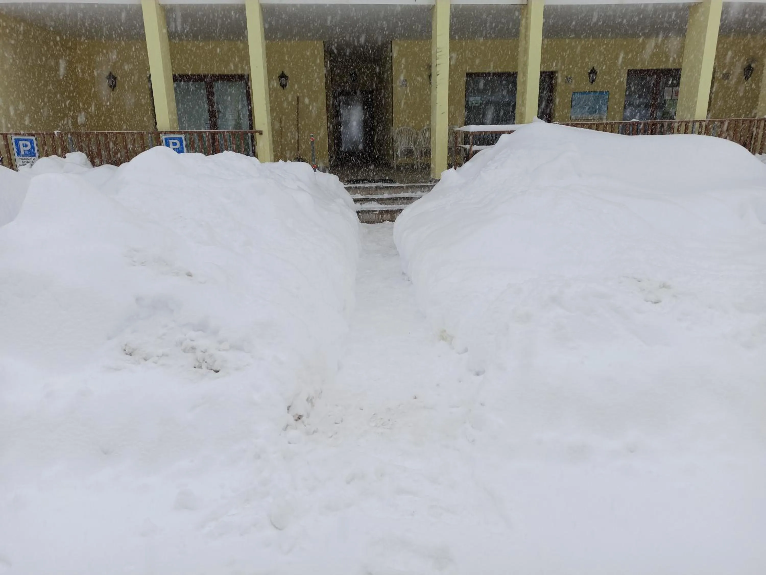 Facade/entrance in Residence le Polle