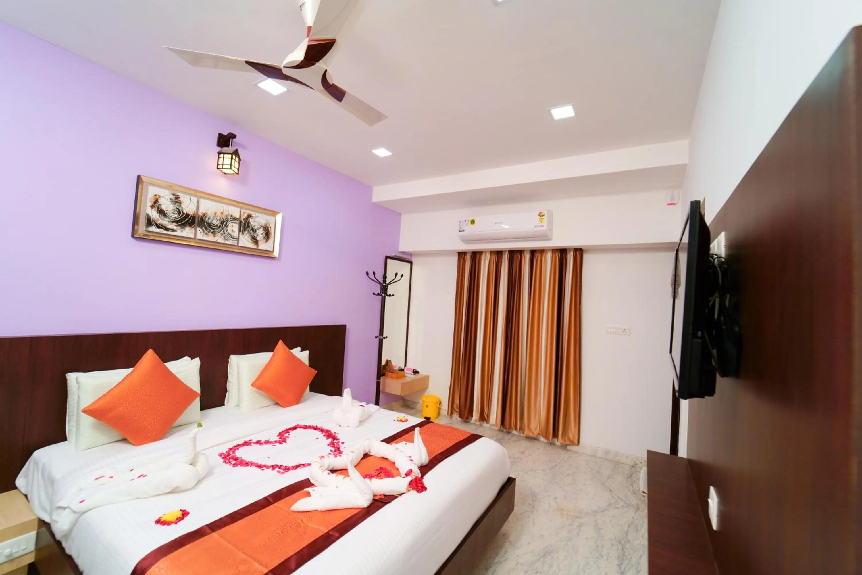Photo of the whole room, Bed in Grand Padappai Residency - GPR