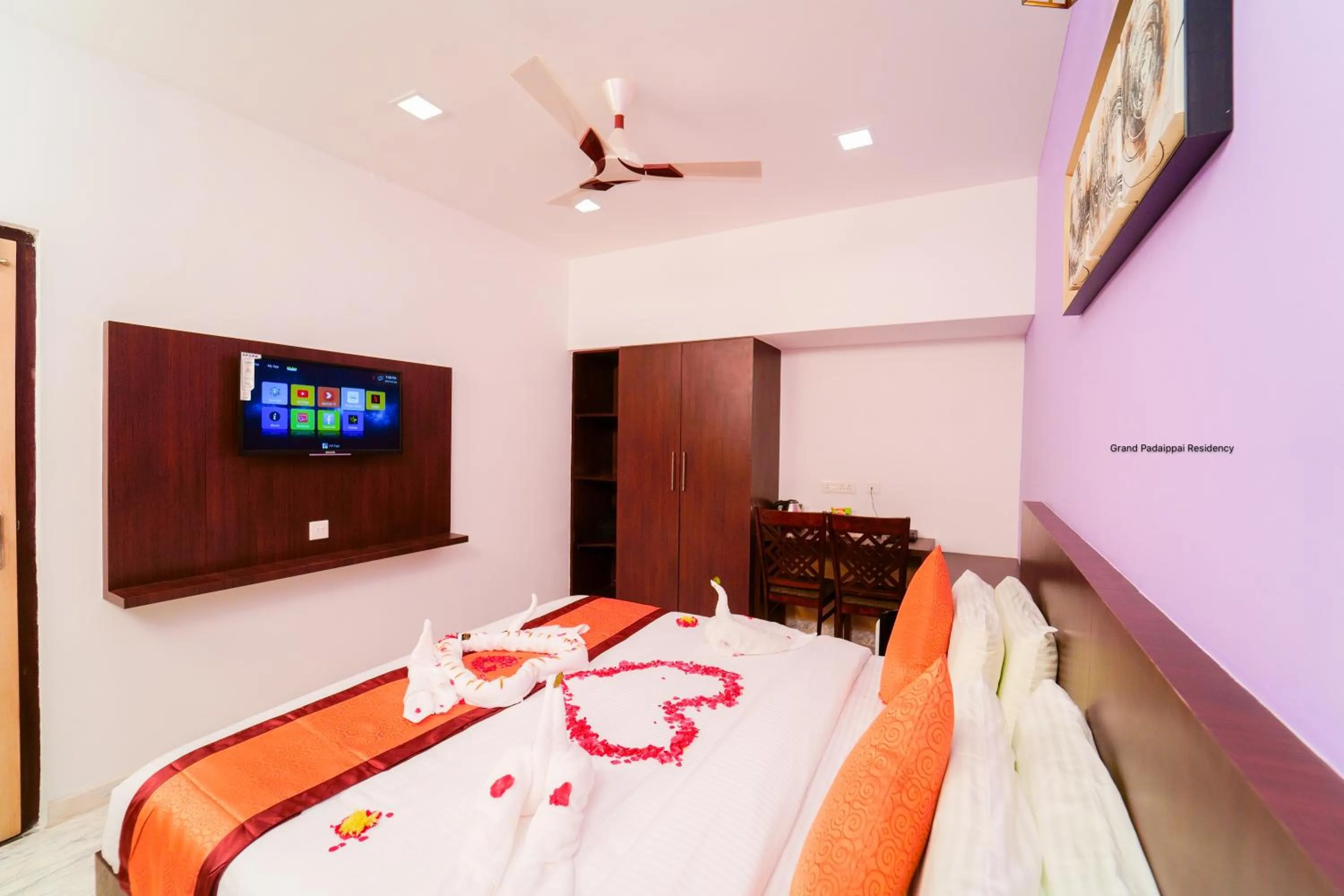Bed in Grand Padappai Residency - GPR