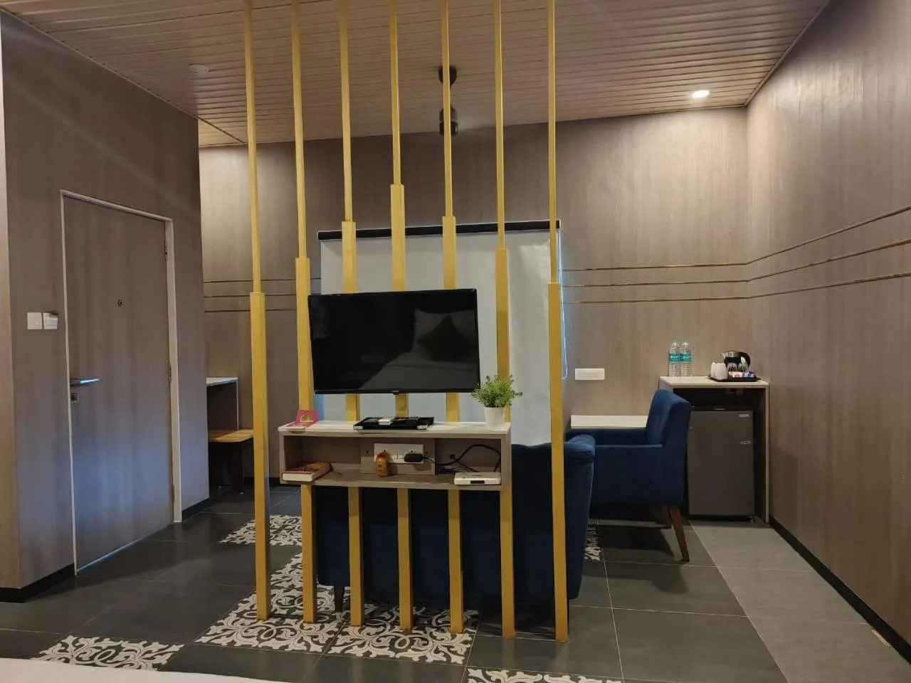 TV and multimedia in Meritas Seawind Beach Resort, Shrivardhan