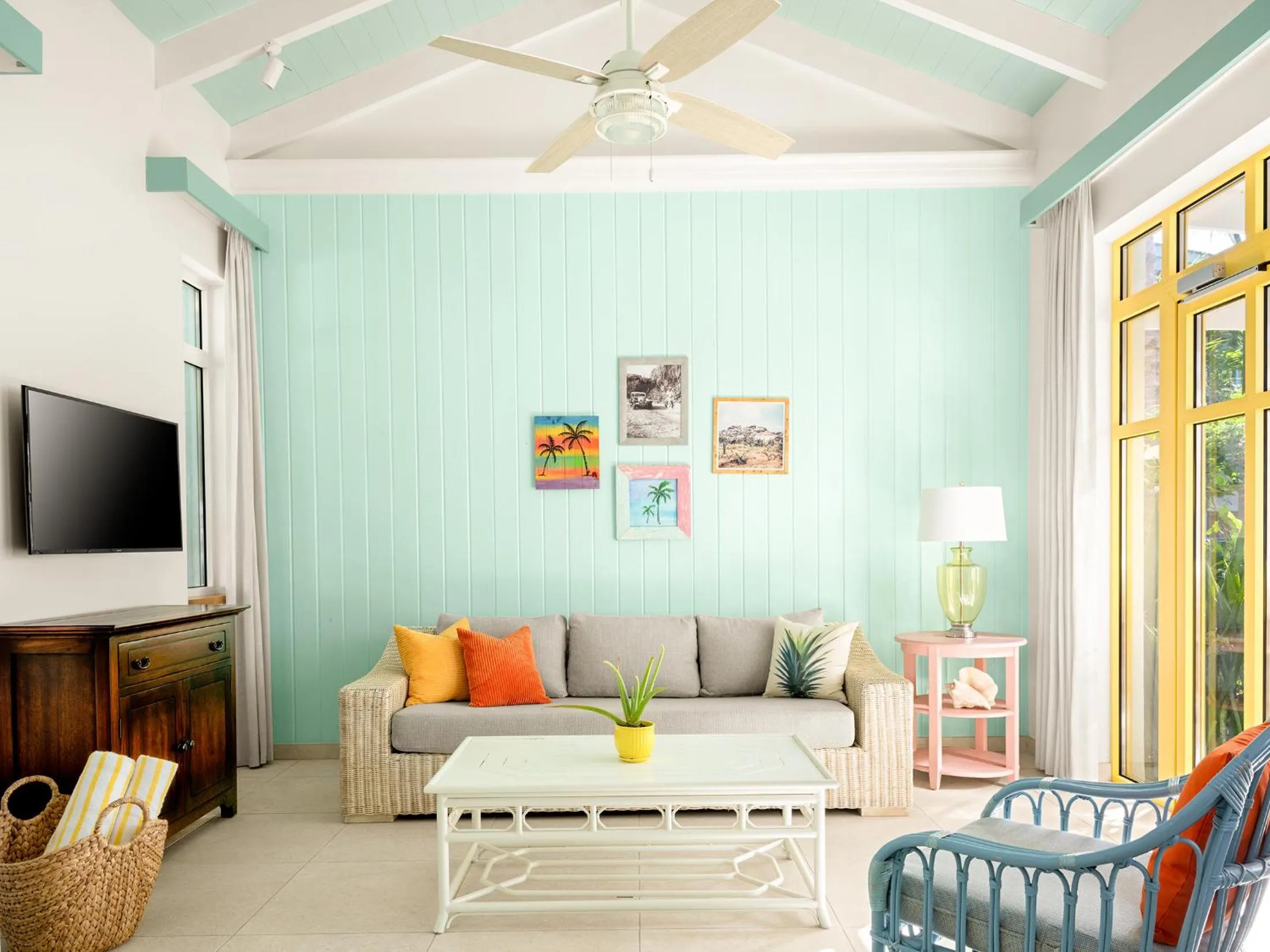 Communal lounge/ TV room in Boardwalk Boutique Hotel Aruba - Adults Only