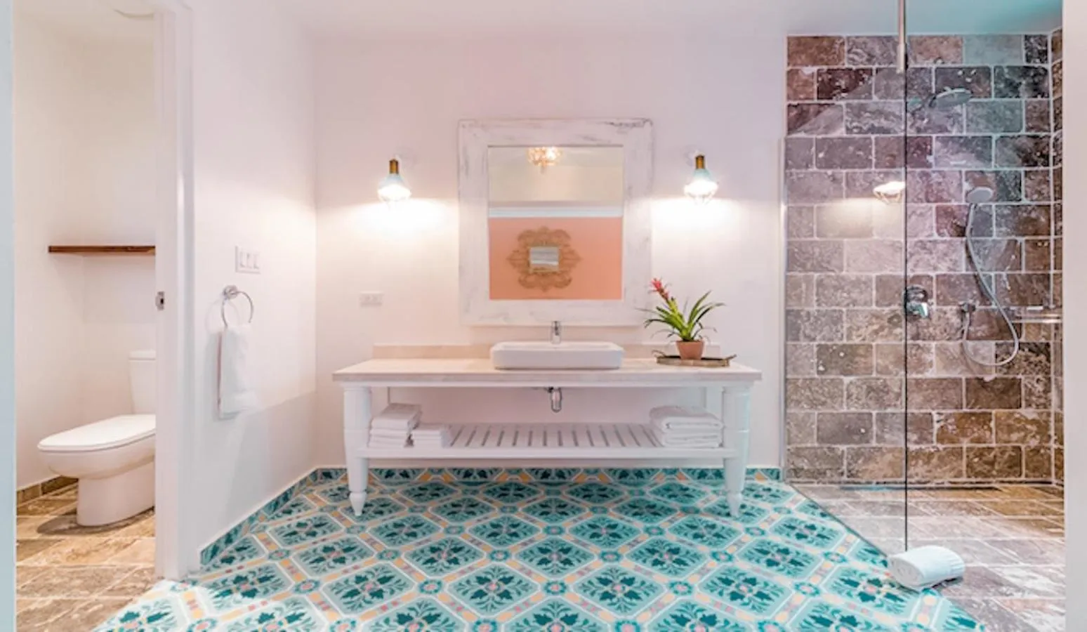 Shower in Boardwalk Boutique Hotel Aruba - Adults Only