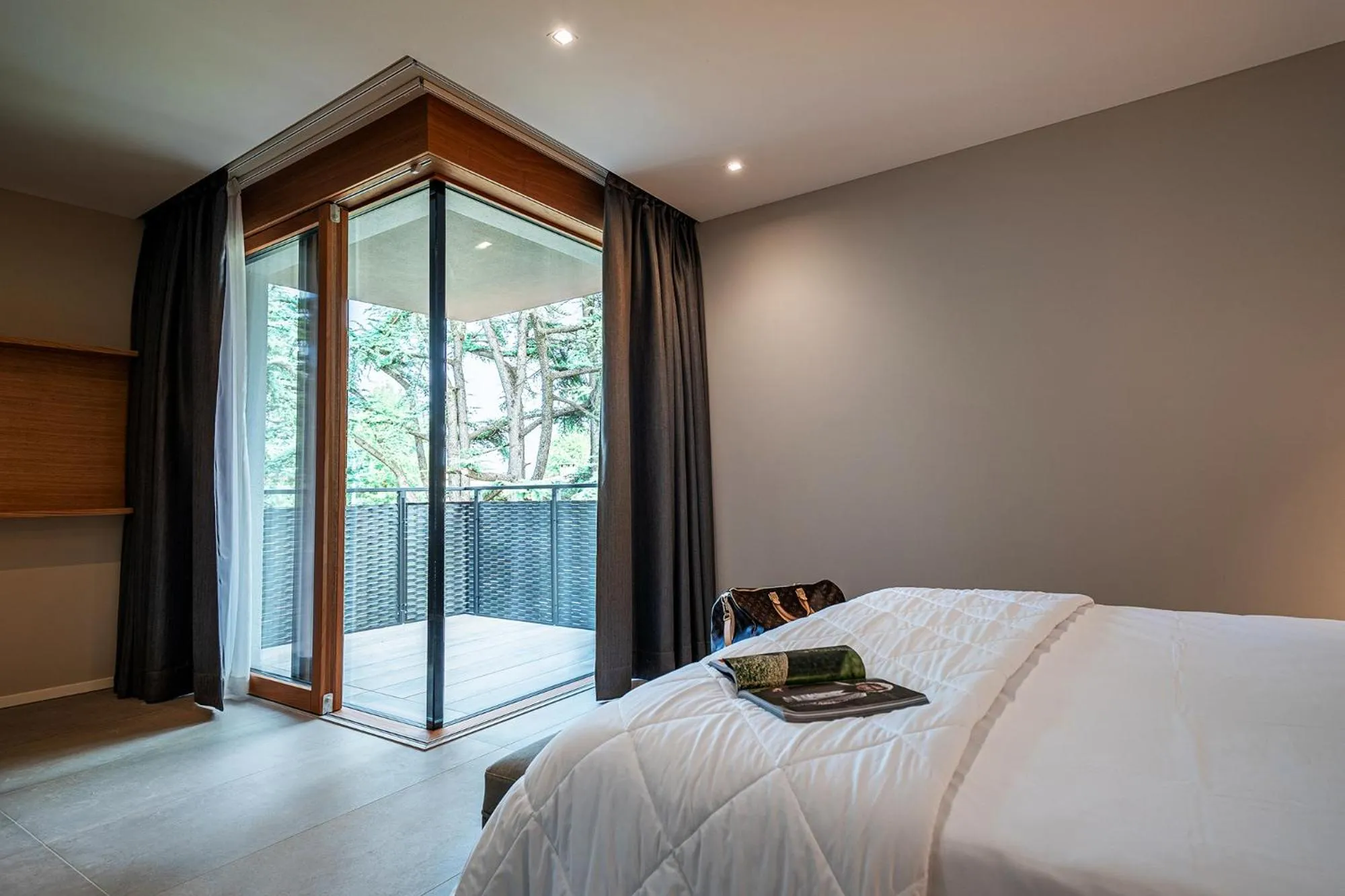 Balcony/Terrace, Bed in Nodo Hotel