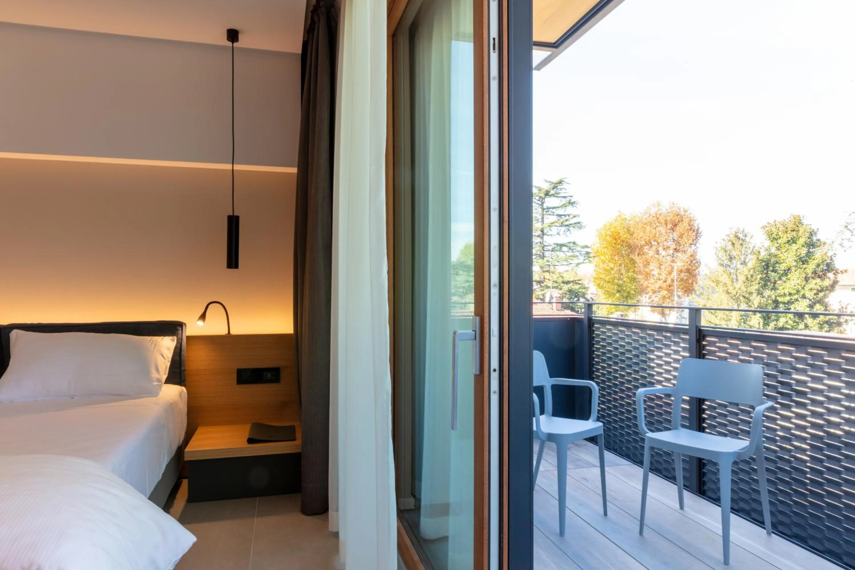 Balcony/Terrace, Bed in Nodo Hotel