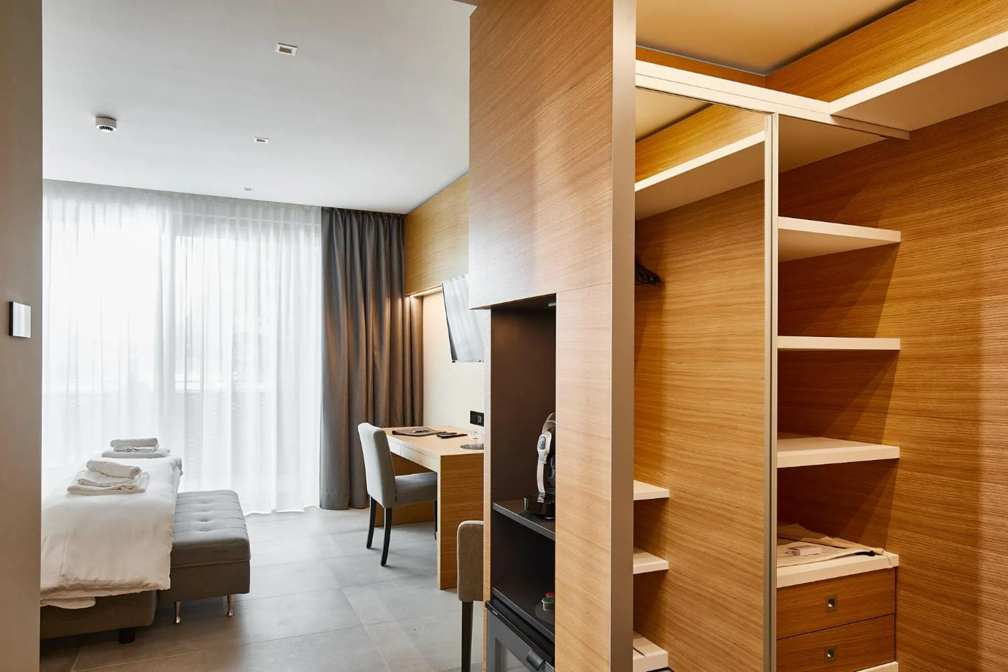 Photo of the whole room, Bed in Nodo Hotel