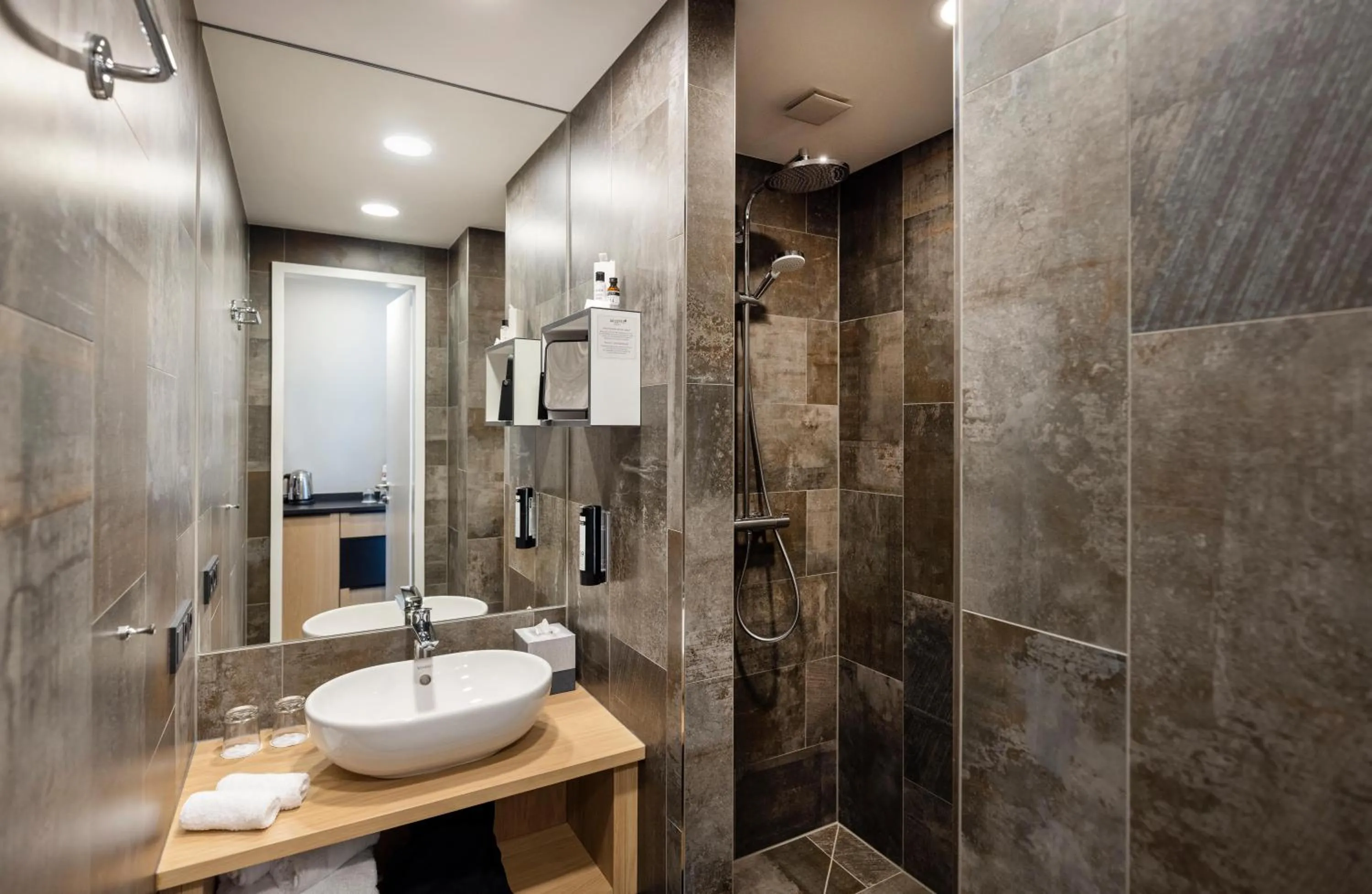 Shower in ARCOTEL HafenCity Dresden