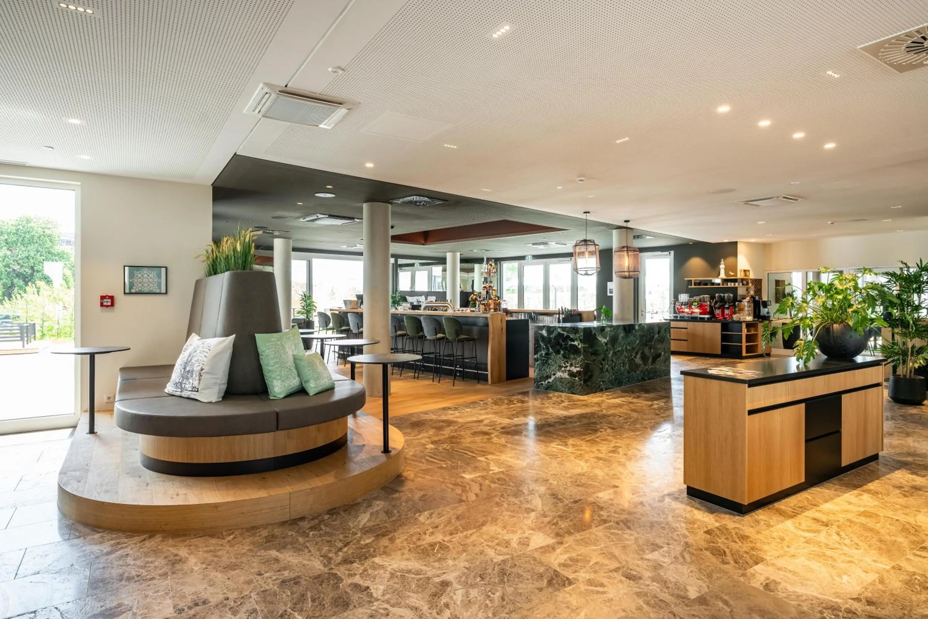 Lounge or bar in ARCOTEL HafenCity Dresden