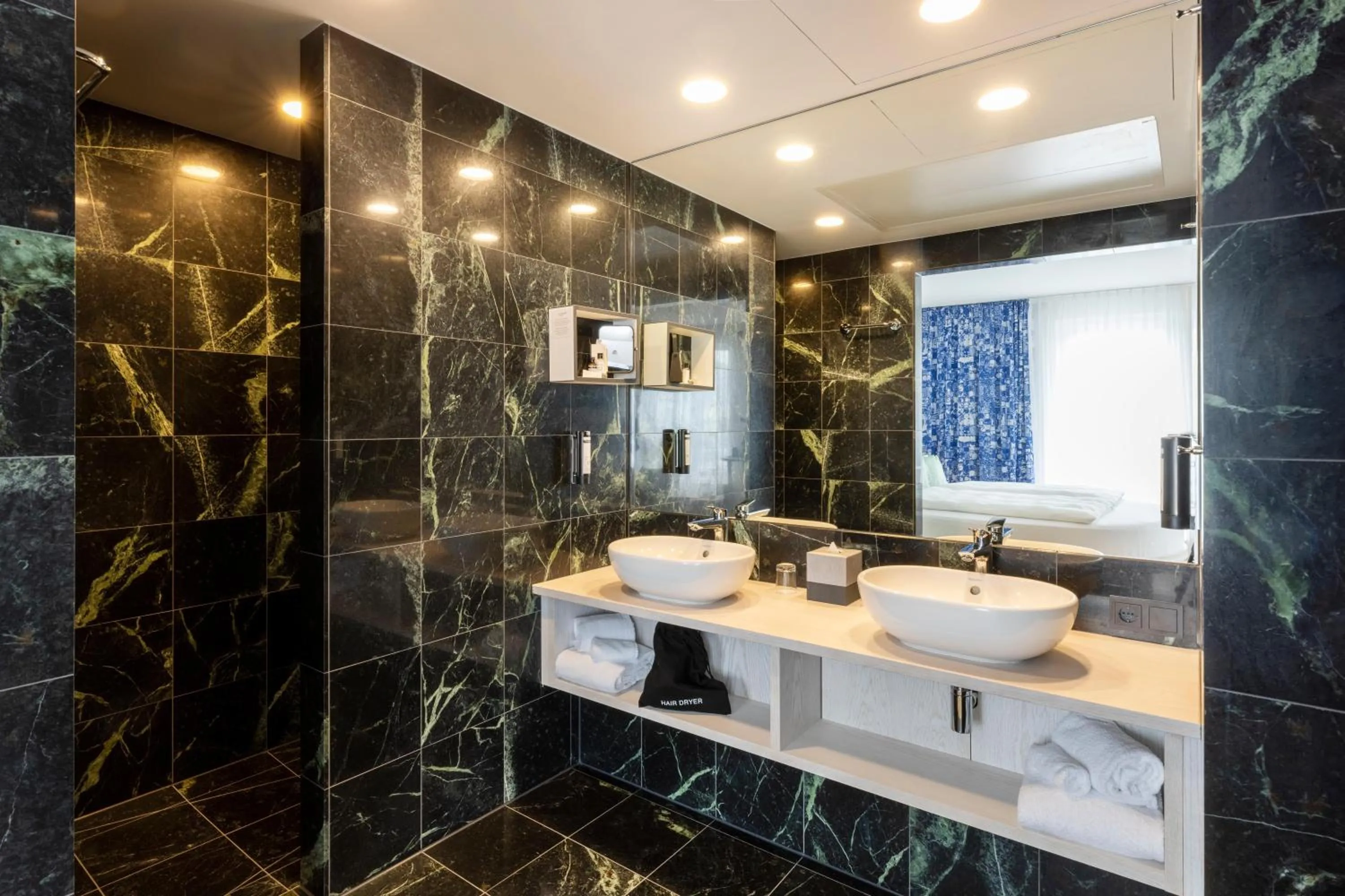 Shower in ARCOTEL HafenCity Dresden