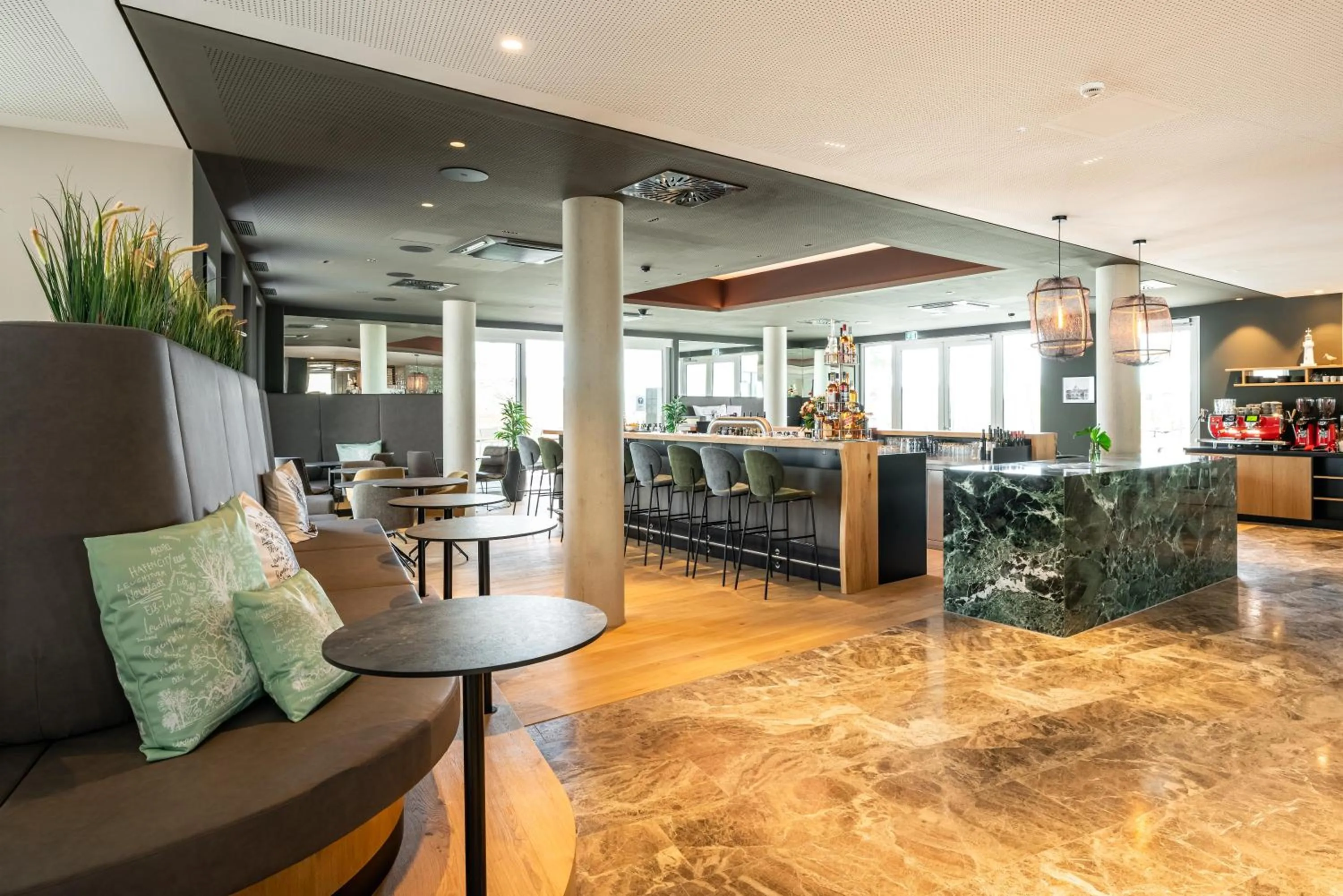 Lounge or bar in ARCOTEL HafenCity Dresden