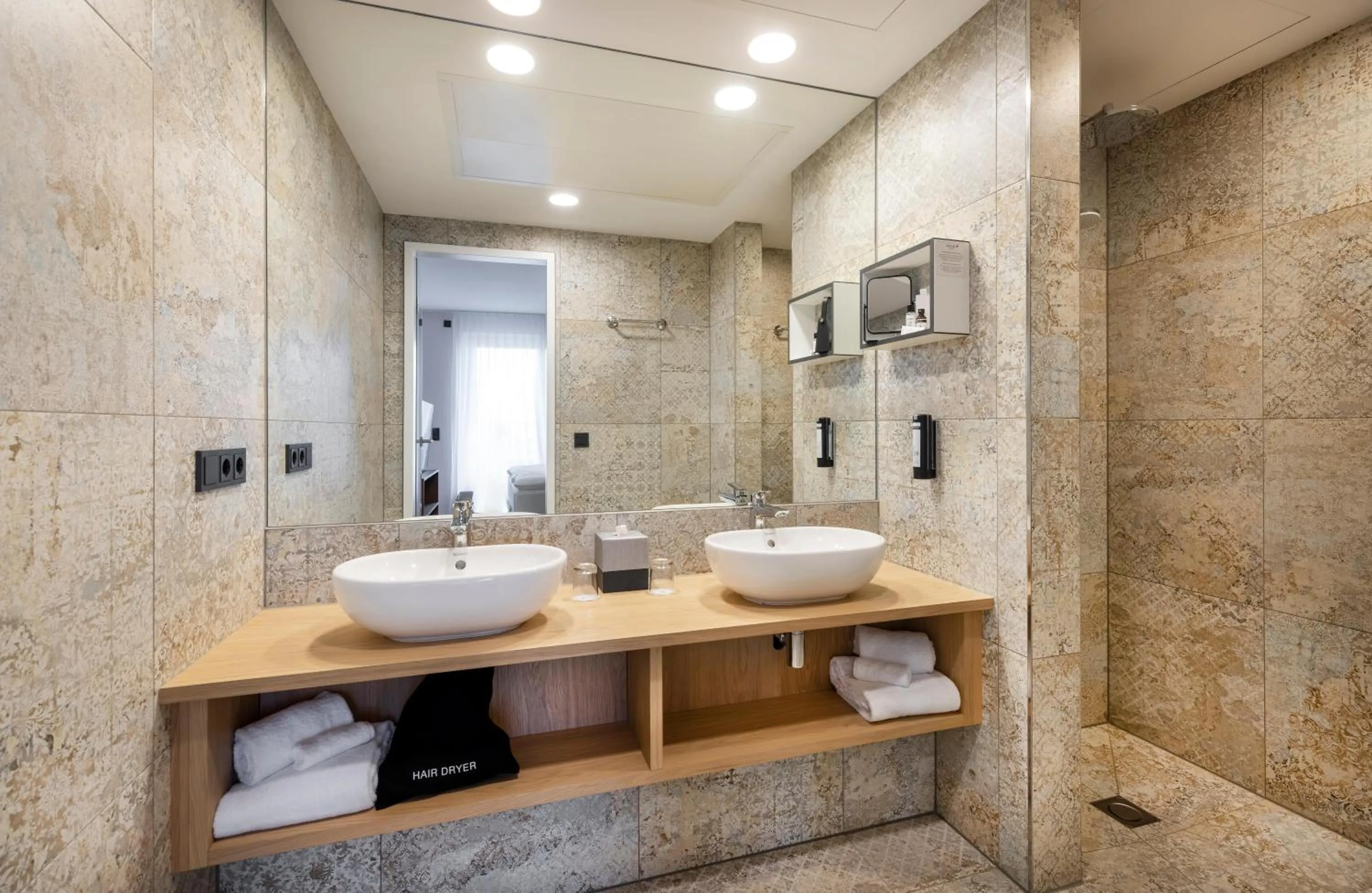 Shower in ARCOTEL HafenCity Dresden