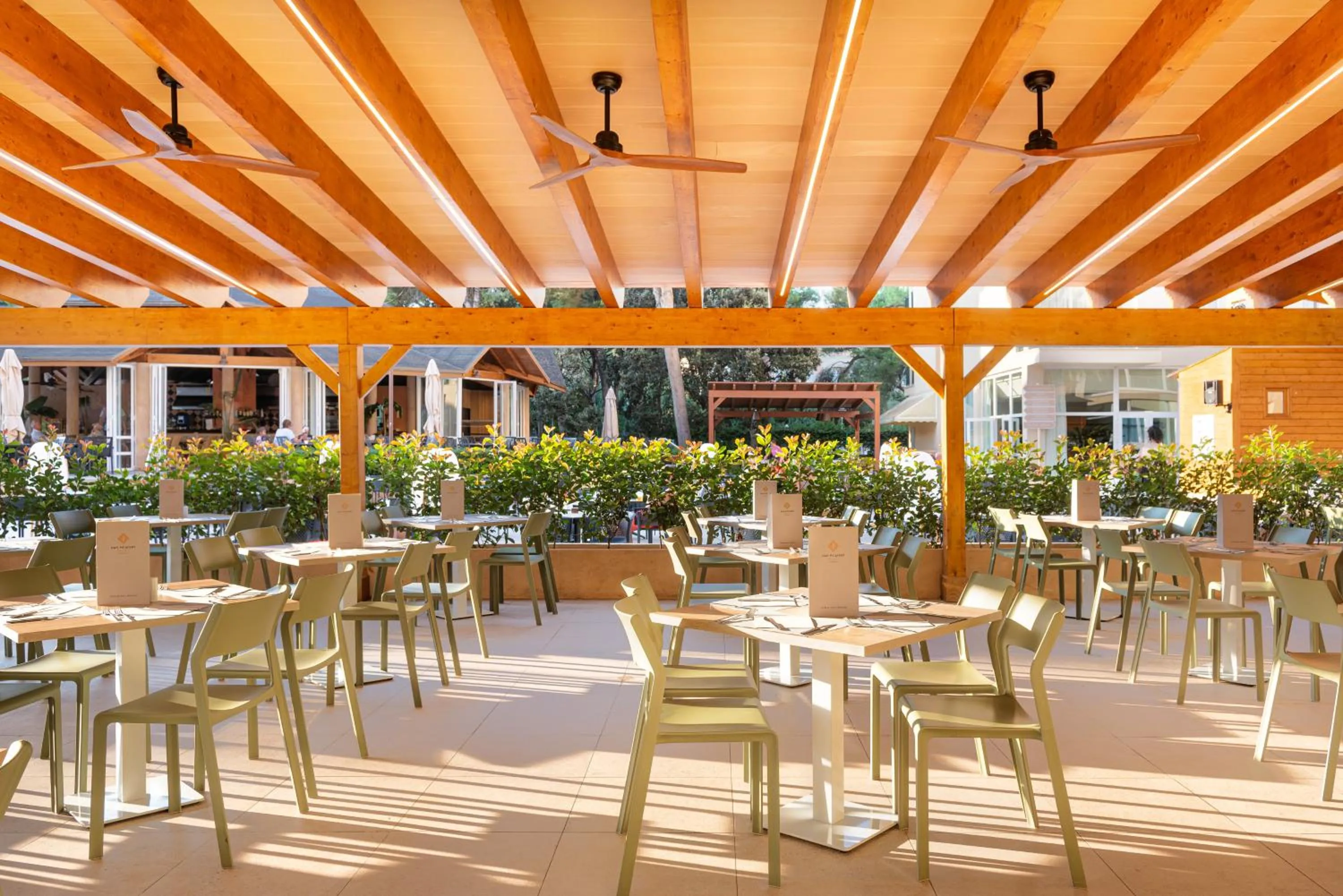 Restaurant/places to eat in Can Picafort Palace