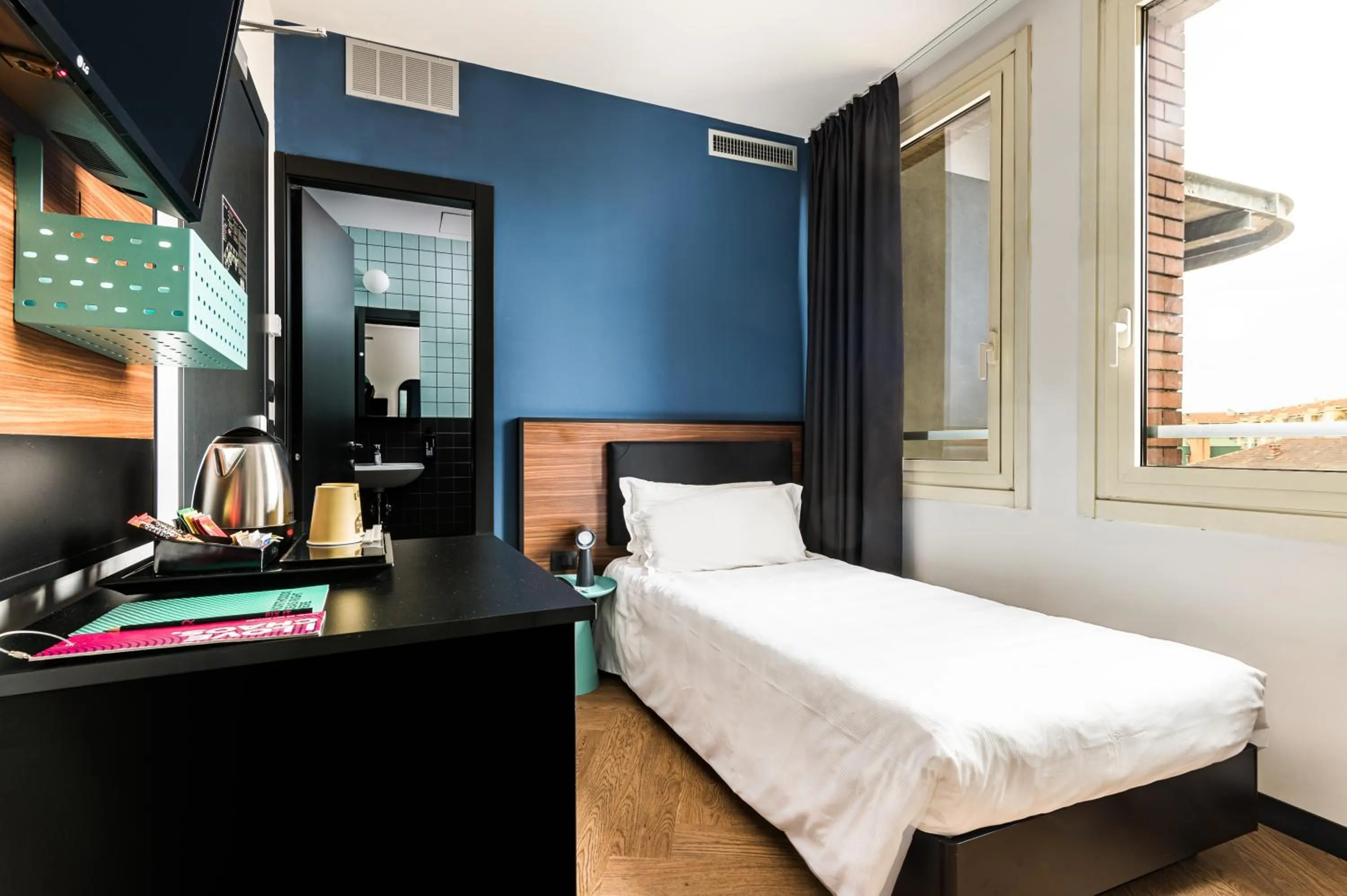 Photo of the whole room, Bed in CX Turin Vanchiglia