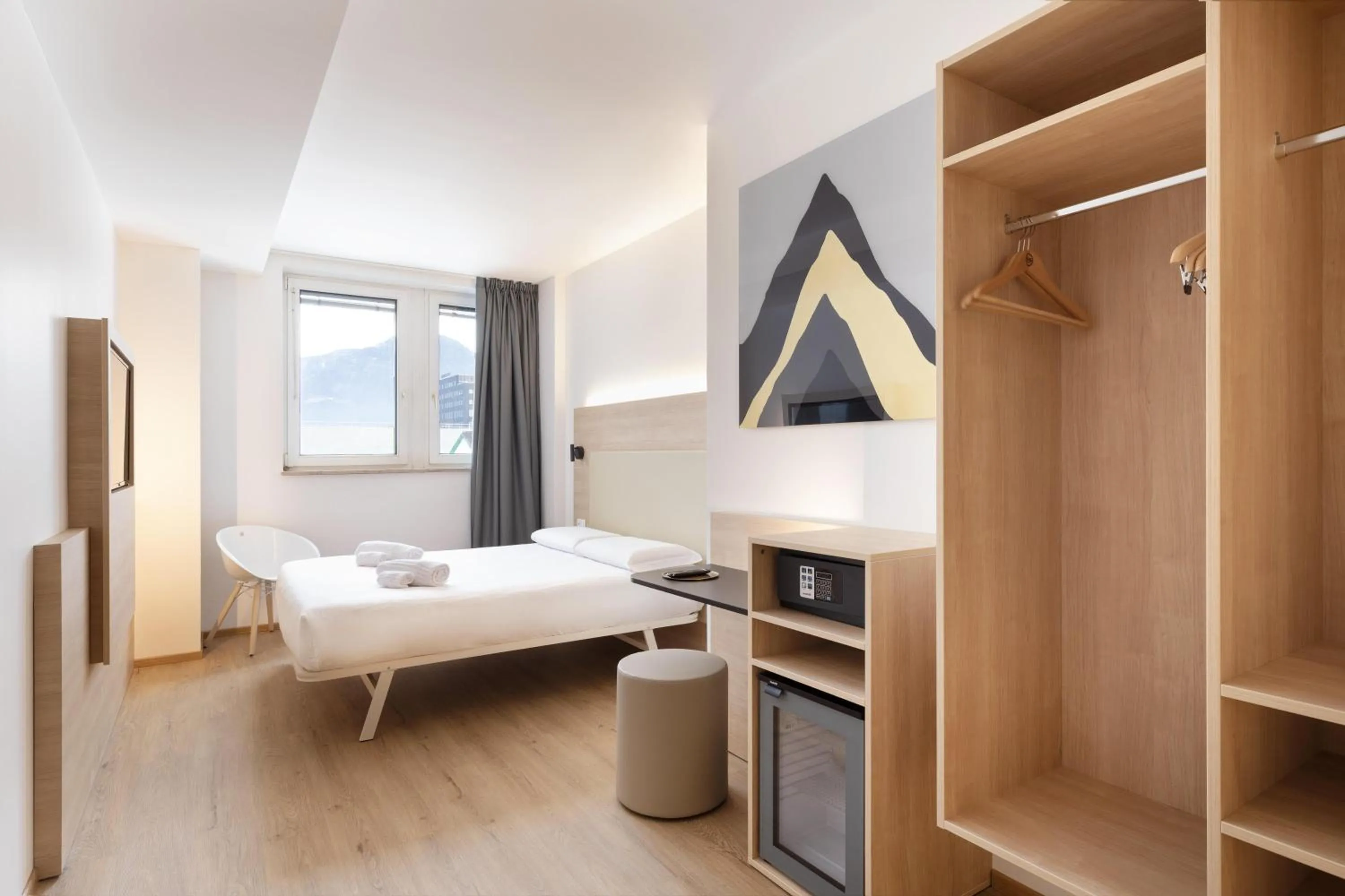 Photo of the whole room, Bed in B&B Hotel Bolzano