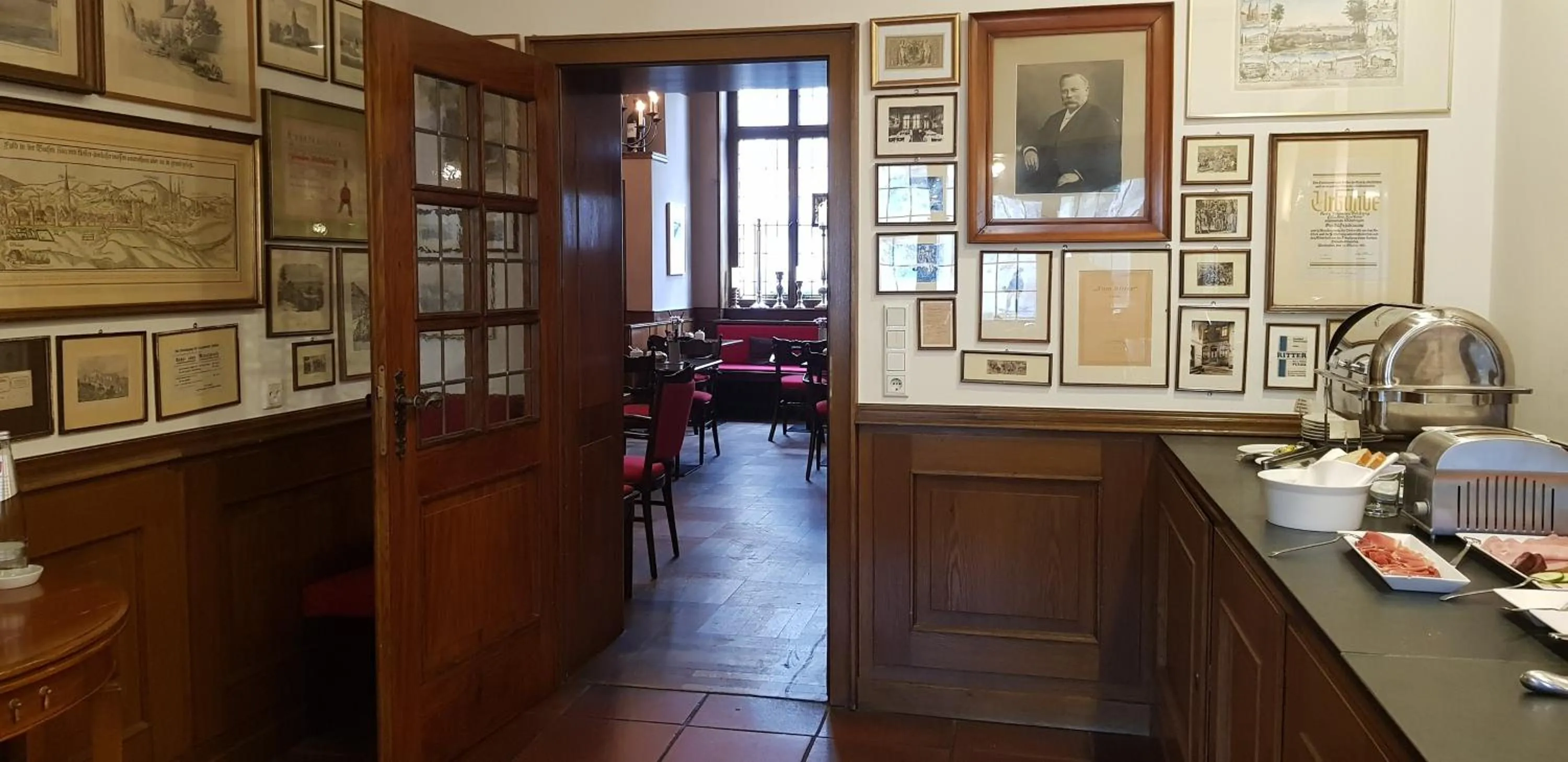 Restaurant/places to eat in Hotel zum Ritter