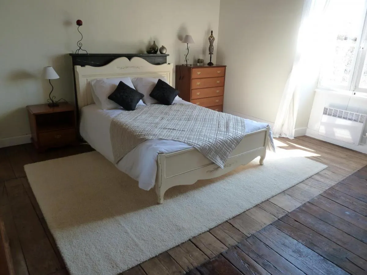 Bedroom, Bed in A L'Ombre Du Marronnier GITES