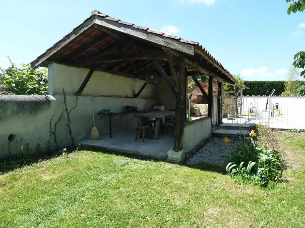 Garden in A L'Ombre Du Marronnier GITES