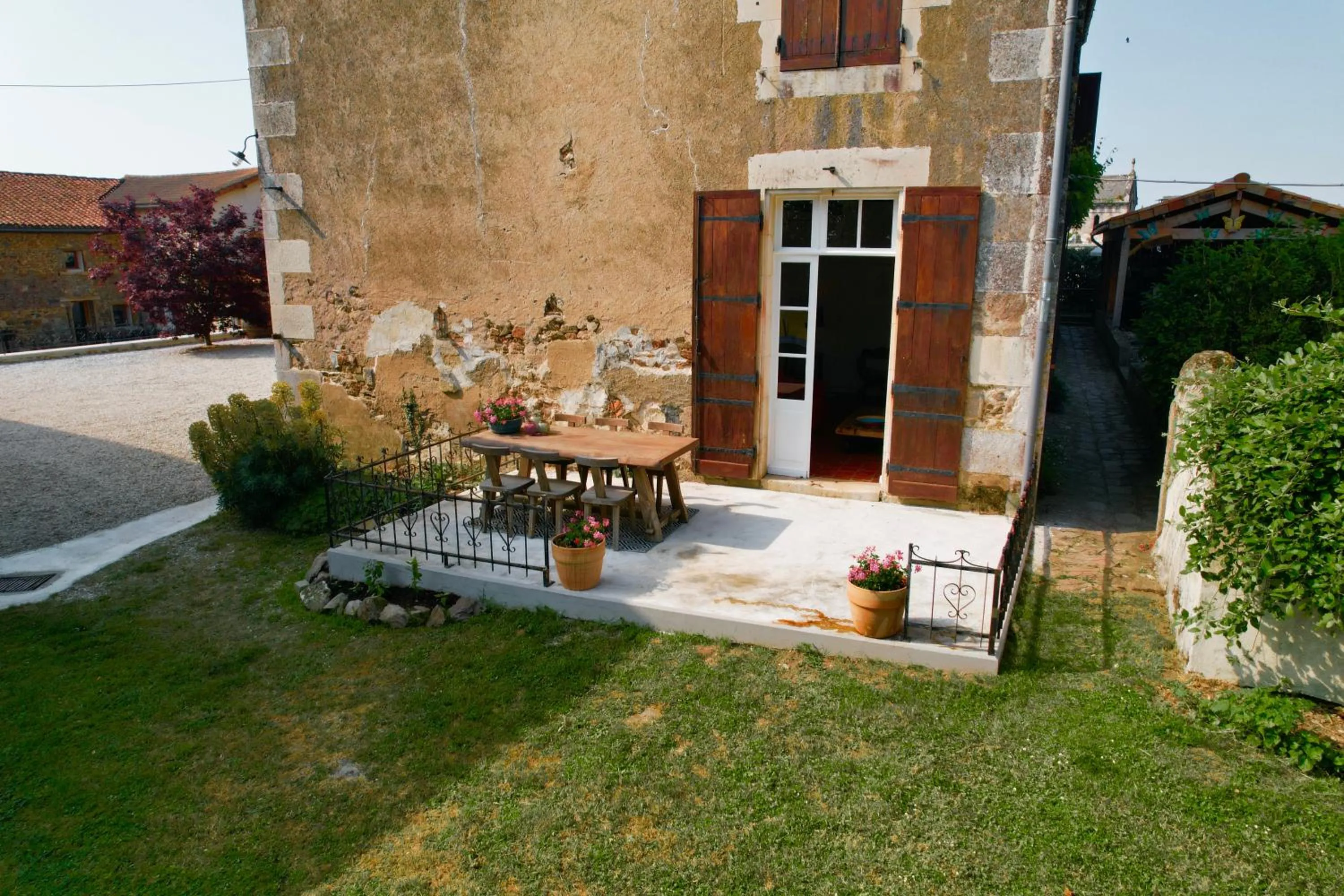 Balcony/Terrace in A L'Ombre Du Marronnier GITES