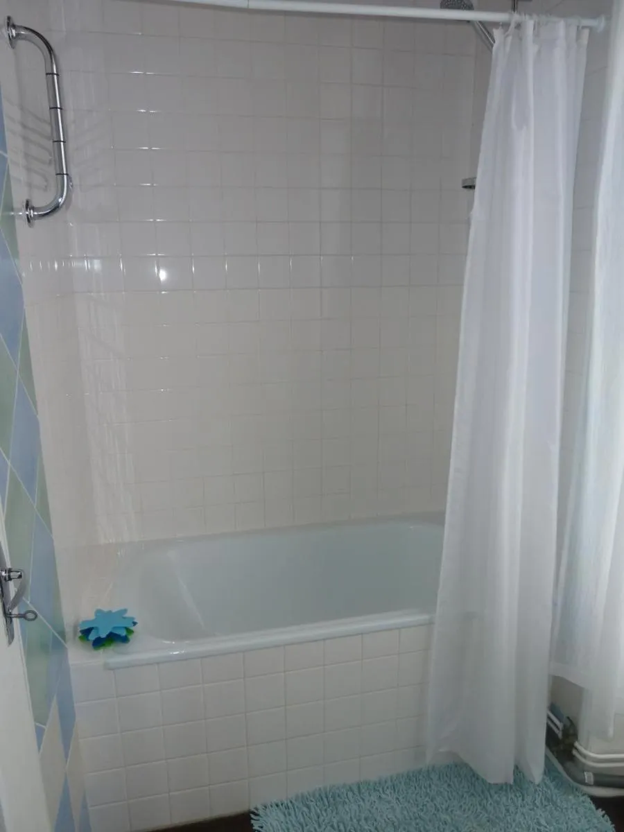 Bathroom in A L'Ombre Du Marronnier GITES