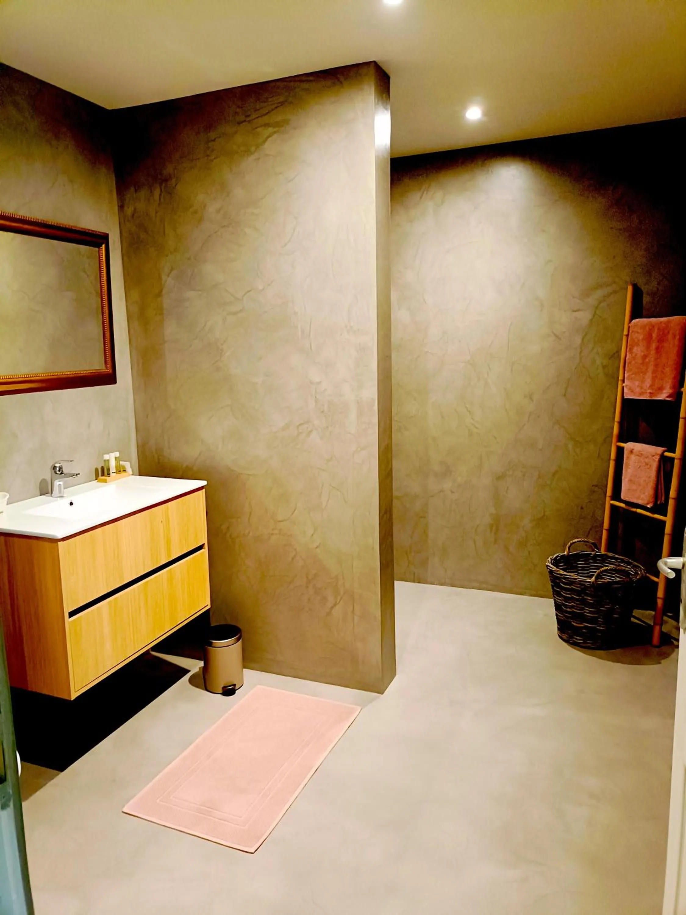 Shower in A L'Ombre Du Marronnier GITES