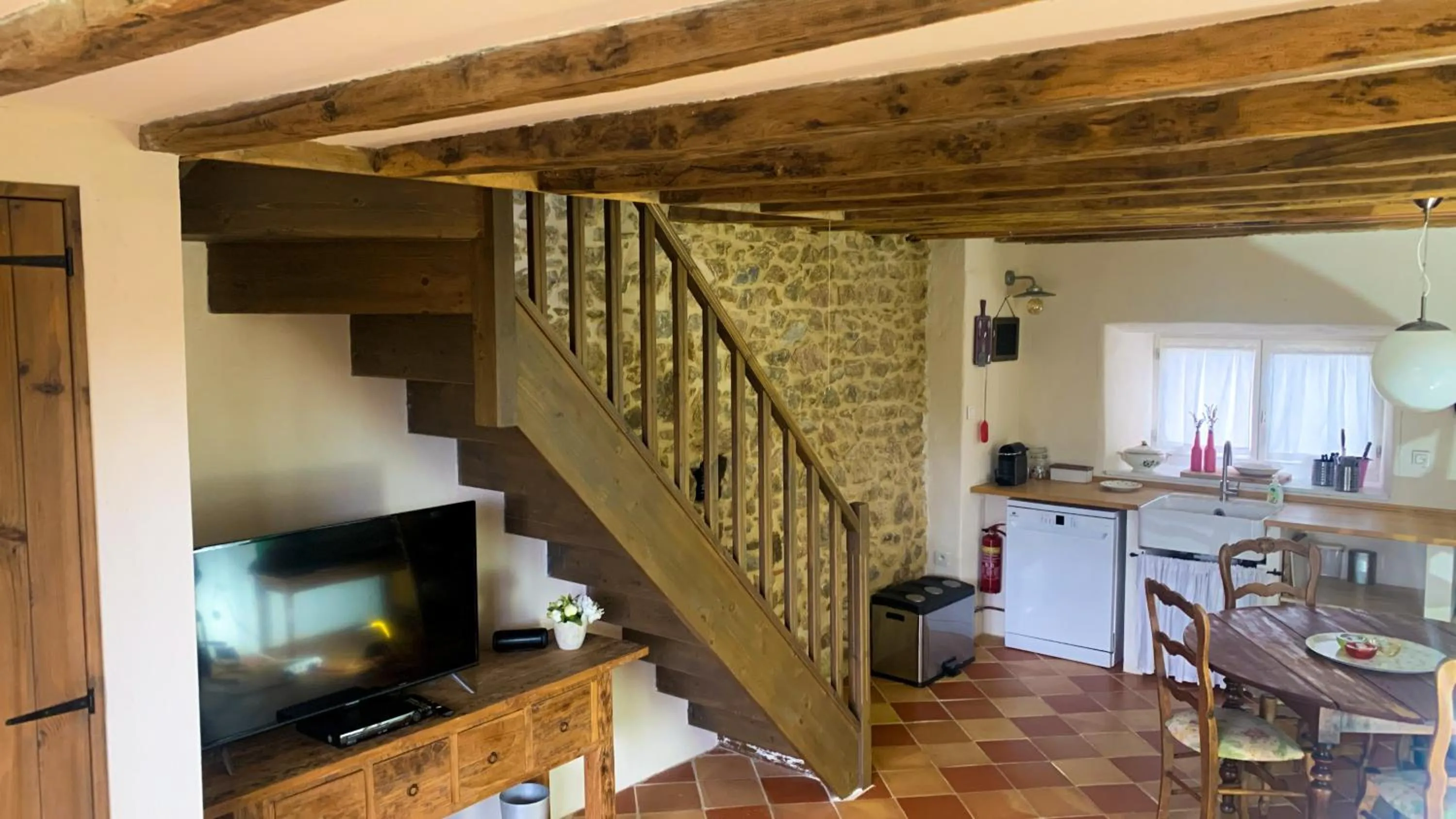 Communal lounge/ TV room in A L'Ombre Du Marronnier GITES