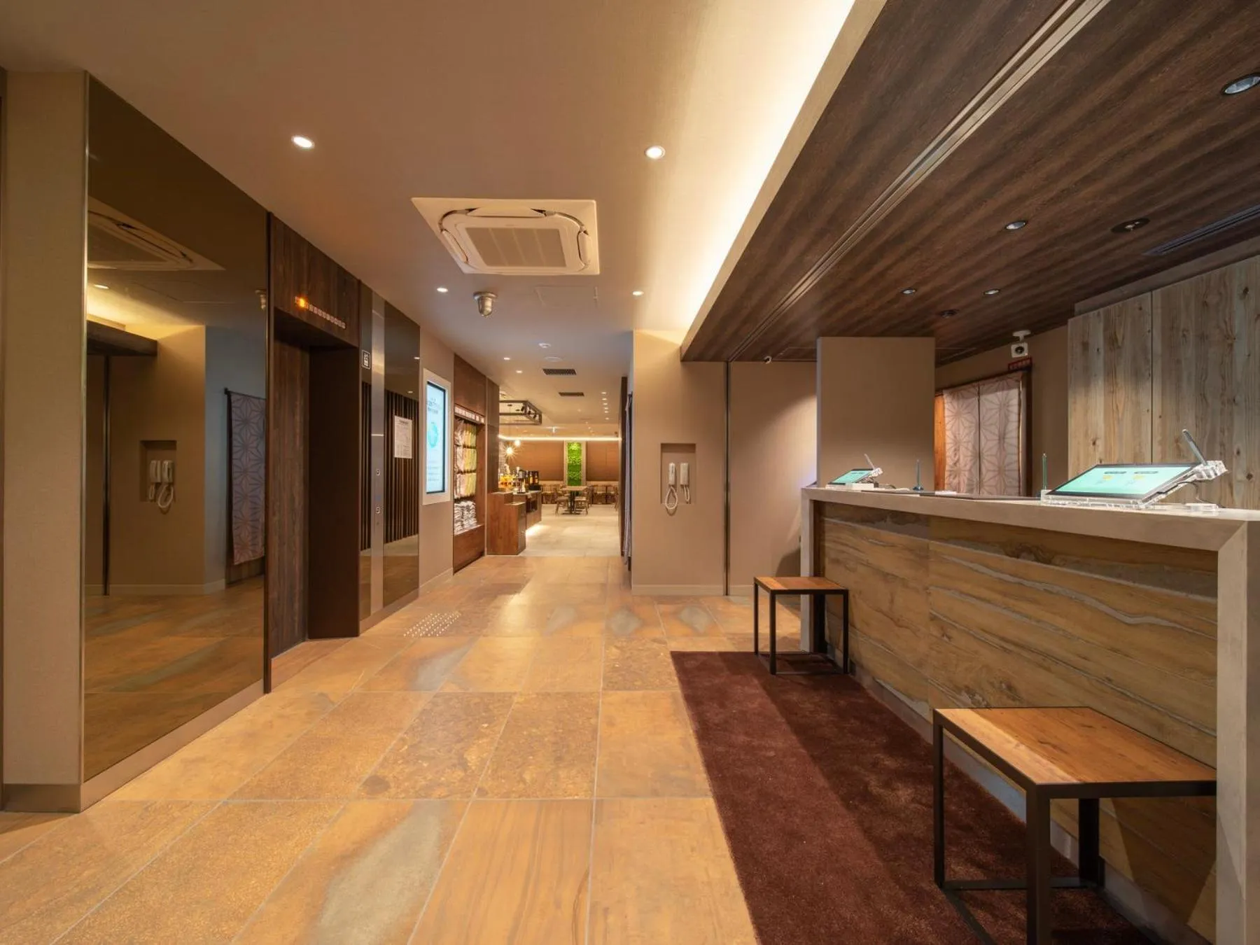 Lobby or reception in Super Hotel Kanku Kumatoriekimae