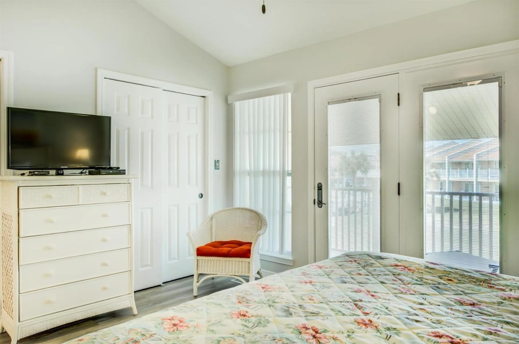 Bed in 5 C, Three Bedroom Townhome