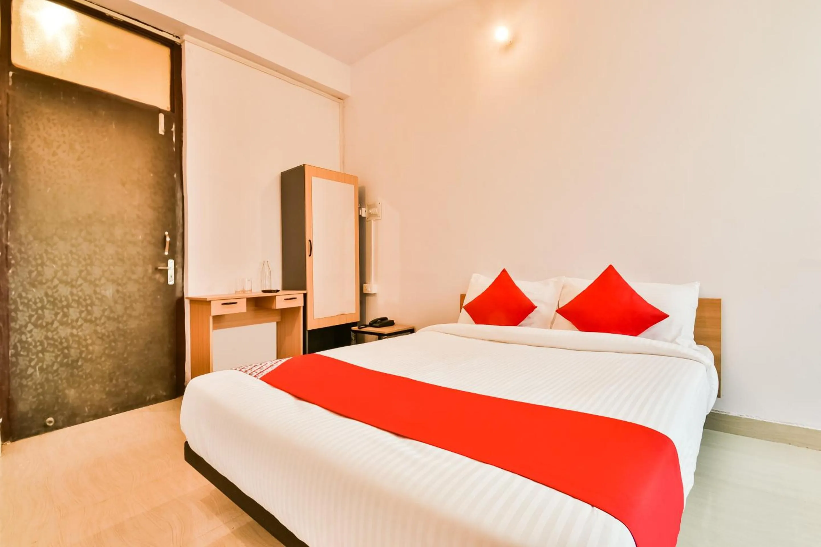 Bedroom, Bed in Hotel O AG Colony Park Patna Formerly Capital Pearl